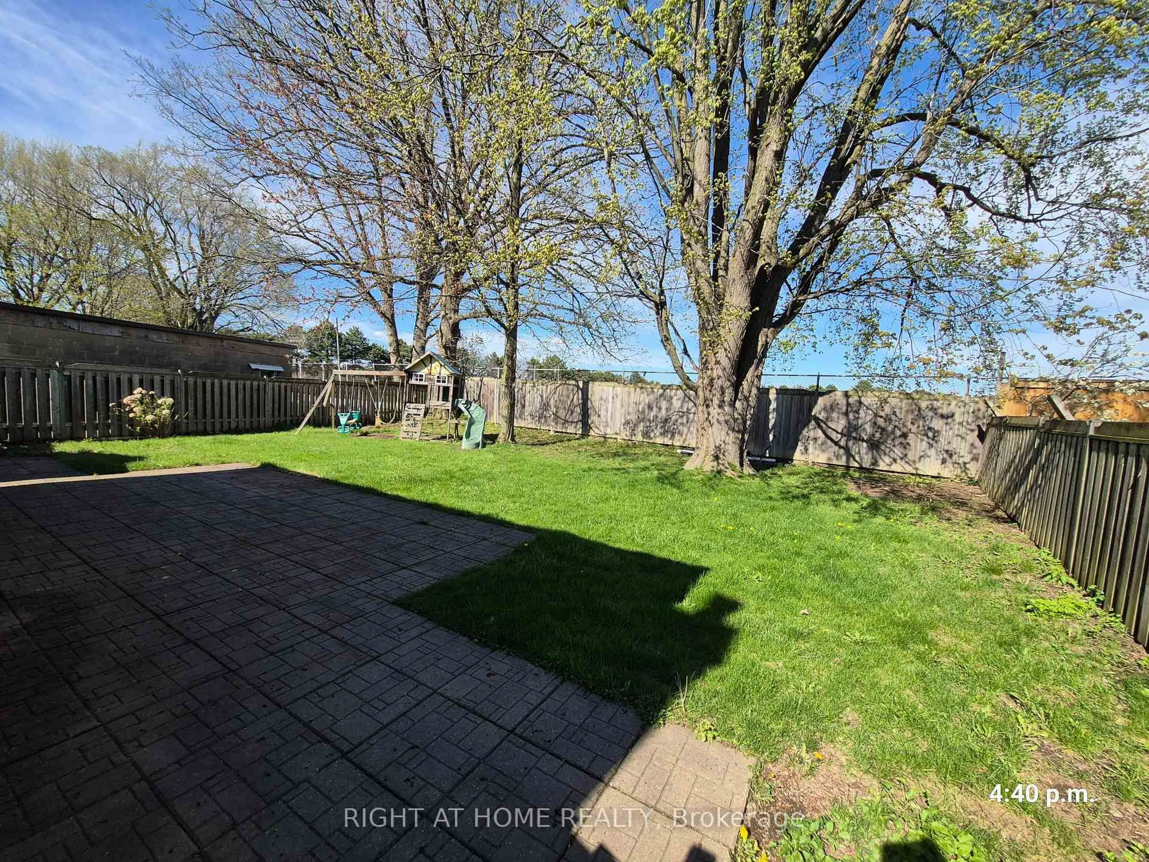 A pic from outside/outdoor area/front of a property/back of a property/a pic from drone, forest/trees view for 59 Hollydene Rd, Toronto Ontario M1L 2A7