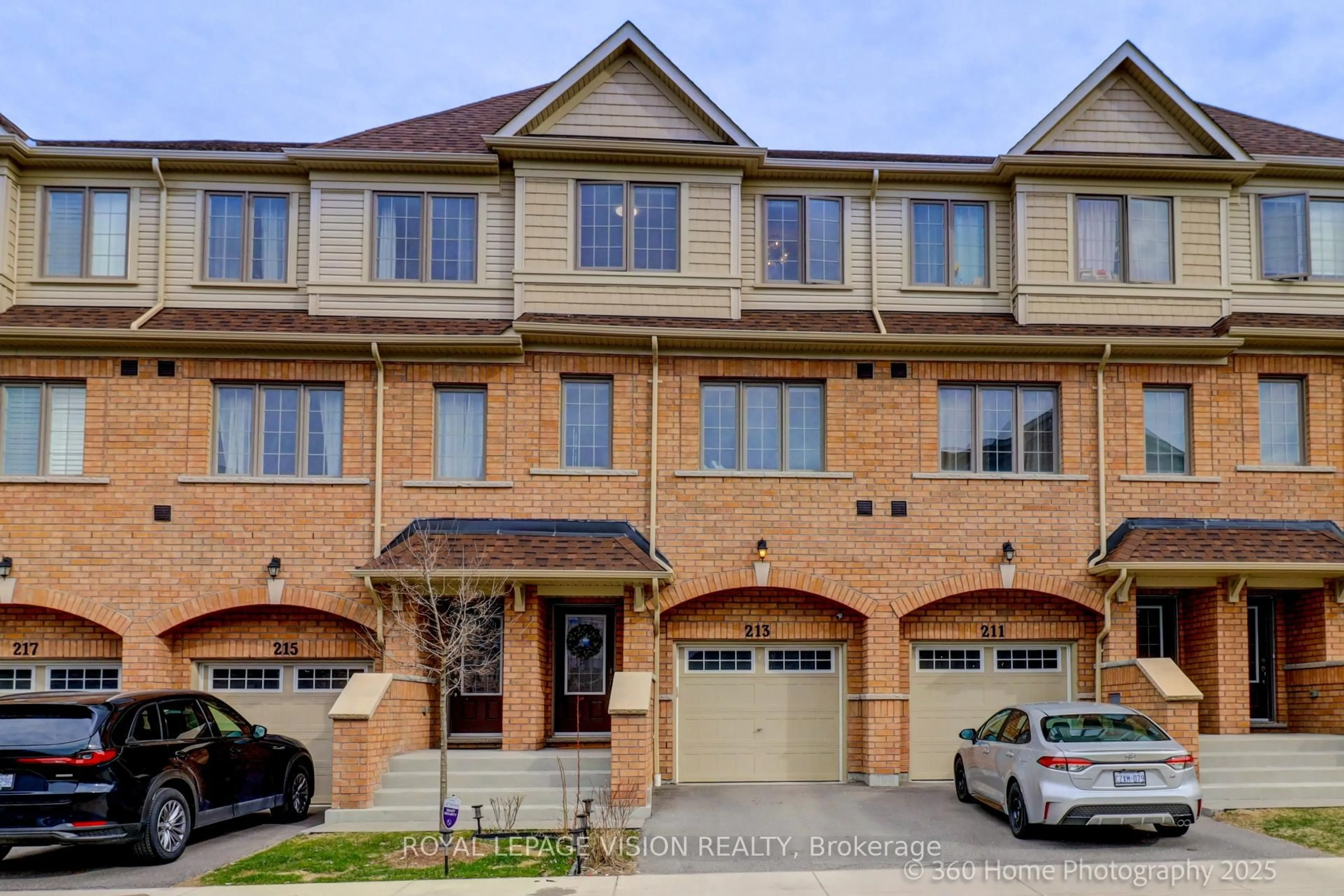 Home with brick exterior material, street for 213 Danzatore Path, Oshawa Ontario L1L 0P9