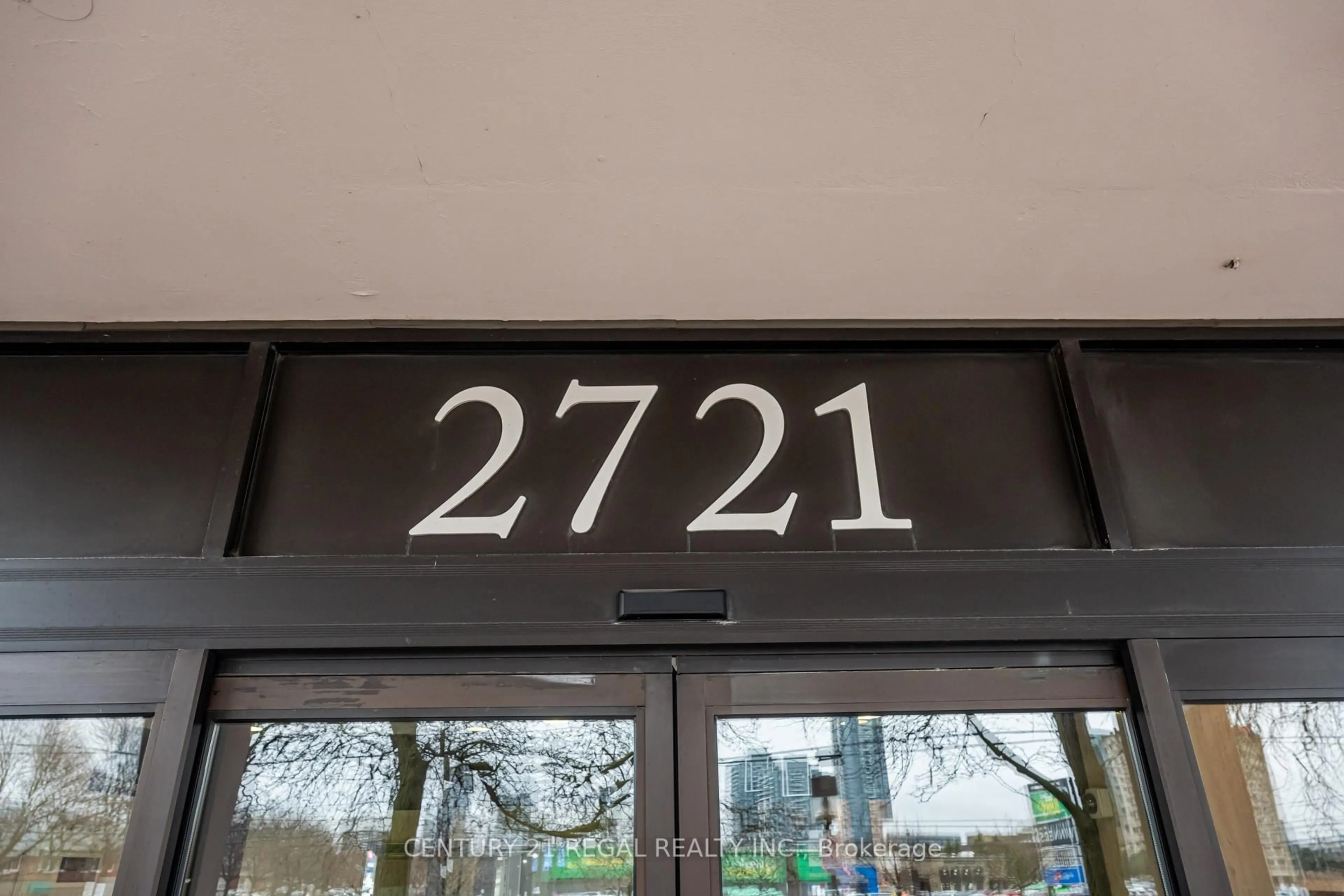 Indoor foyer for 2721 Victoria Park Ave #101, Toronto Ontario M1T 3N6