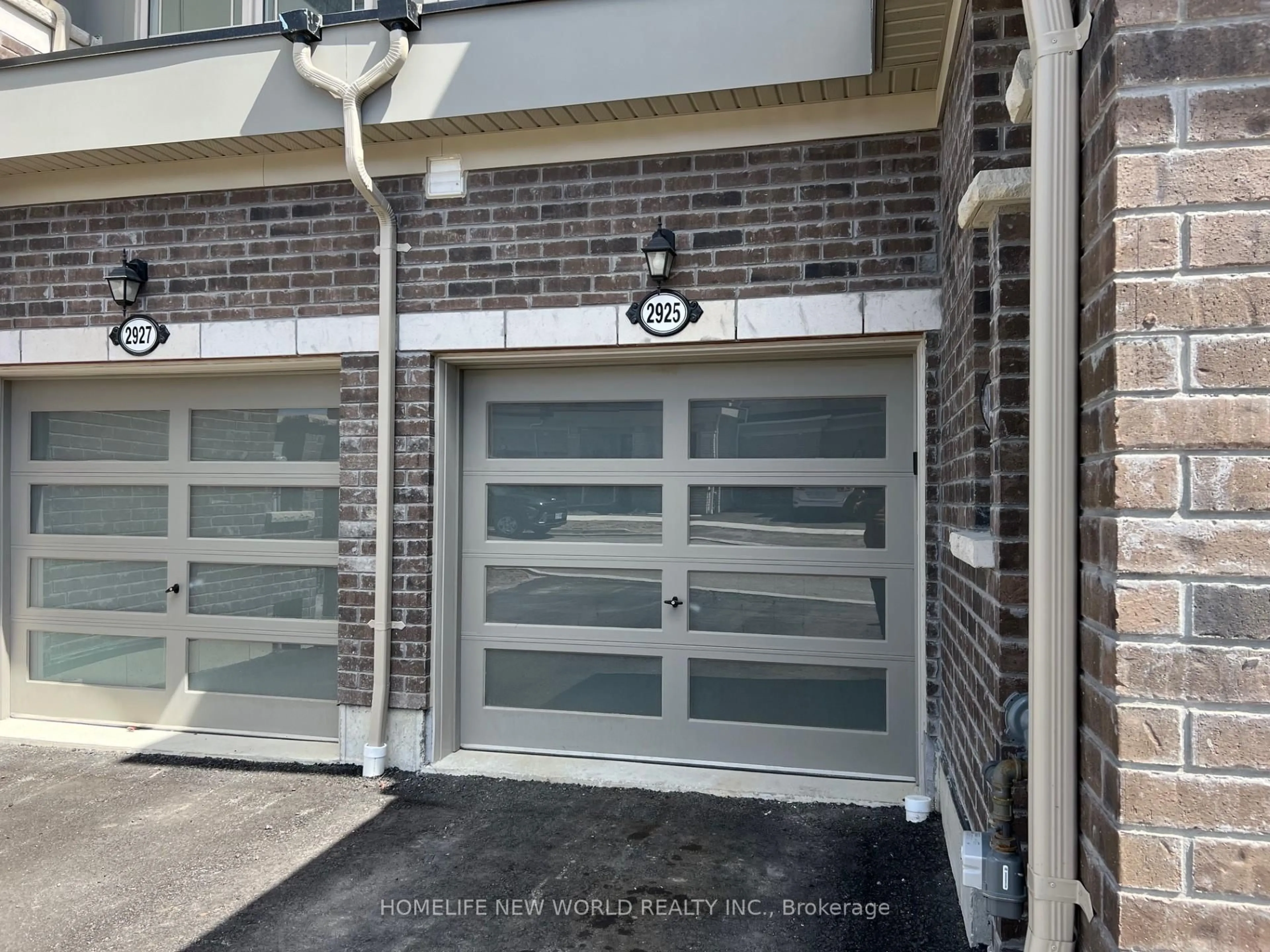 Indoor garage for 2925 Hawkridge Lane, Pickering Ontario L1X 0P5