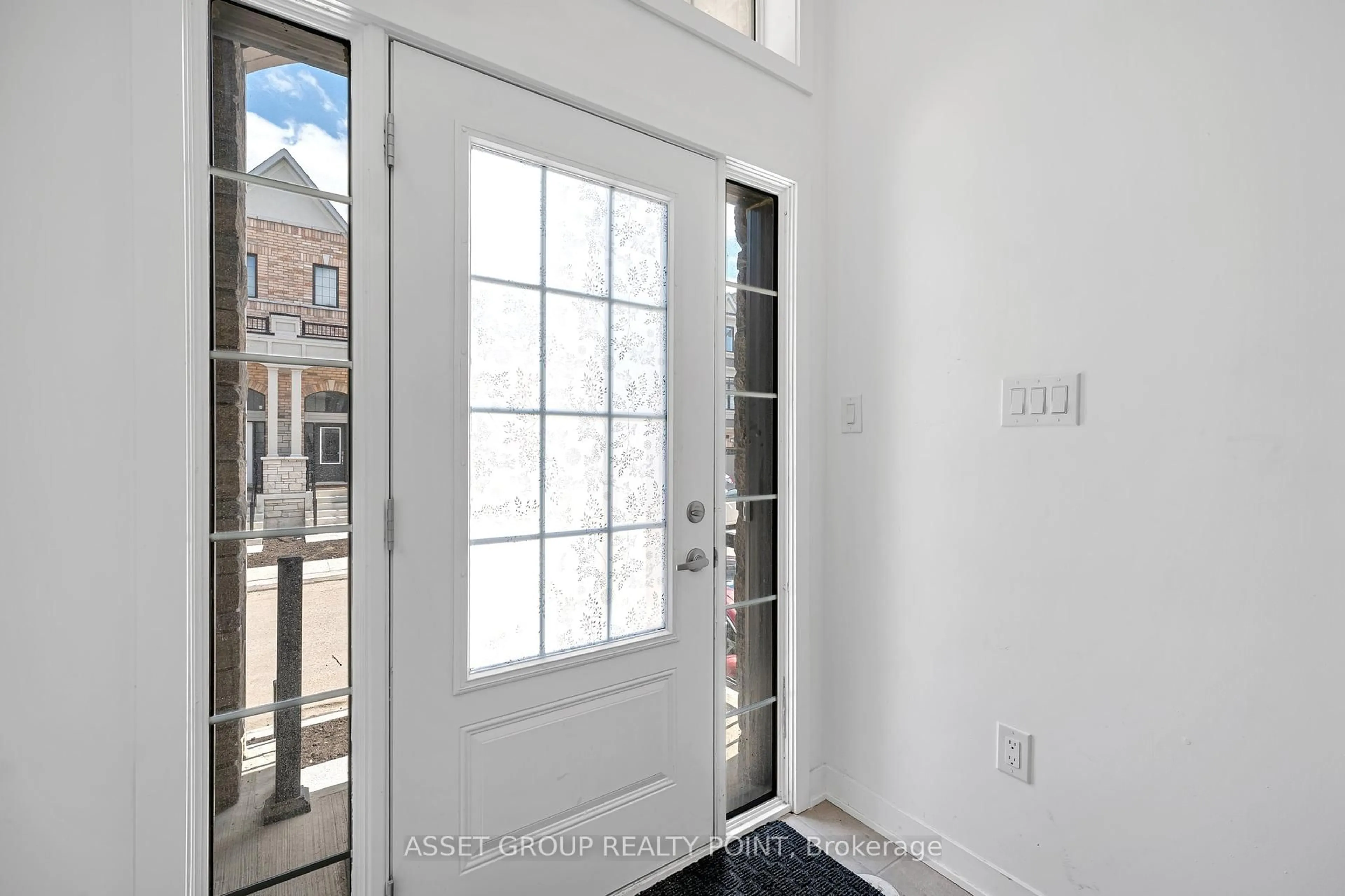 Indoor entryway for 12 Calloway Way, Whitby Ontario L1N 0N9