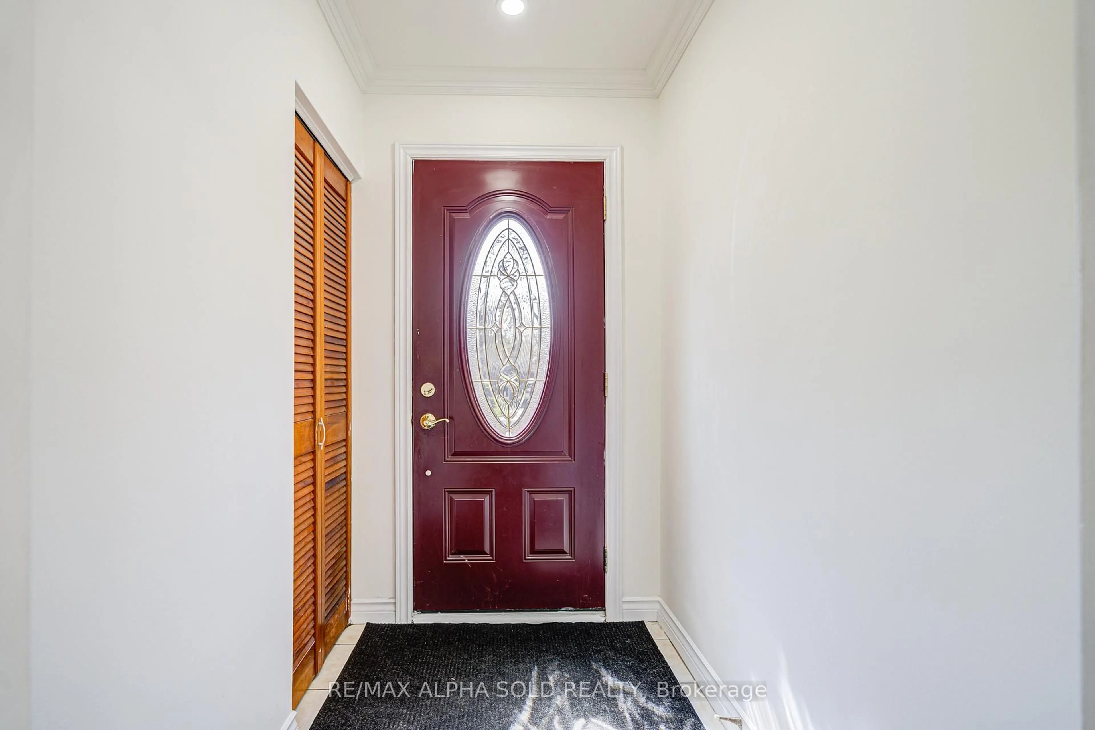 Indoor entryway for 71 Vauxhall Dr, Toronto Ontario M1P 1R1