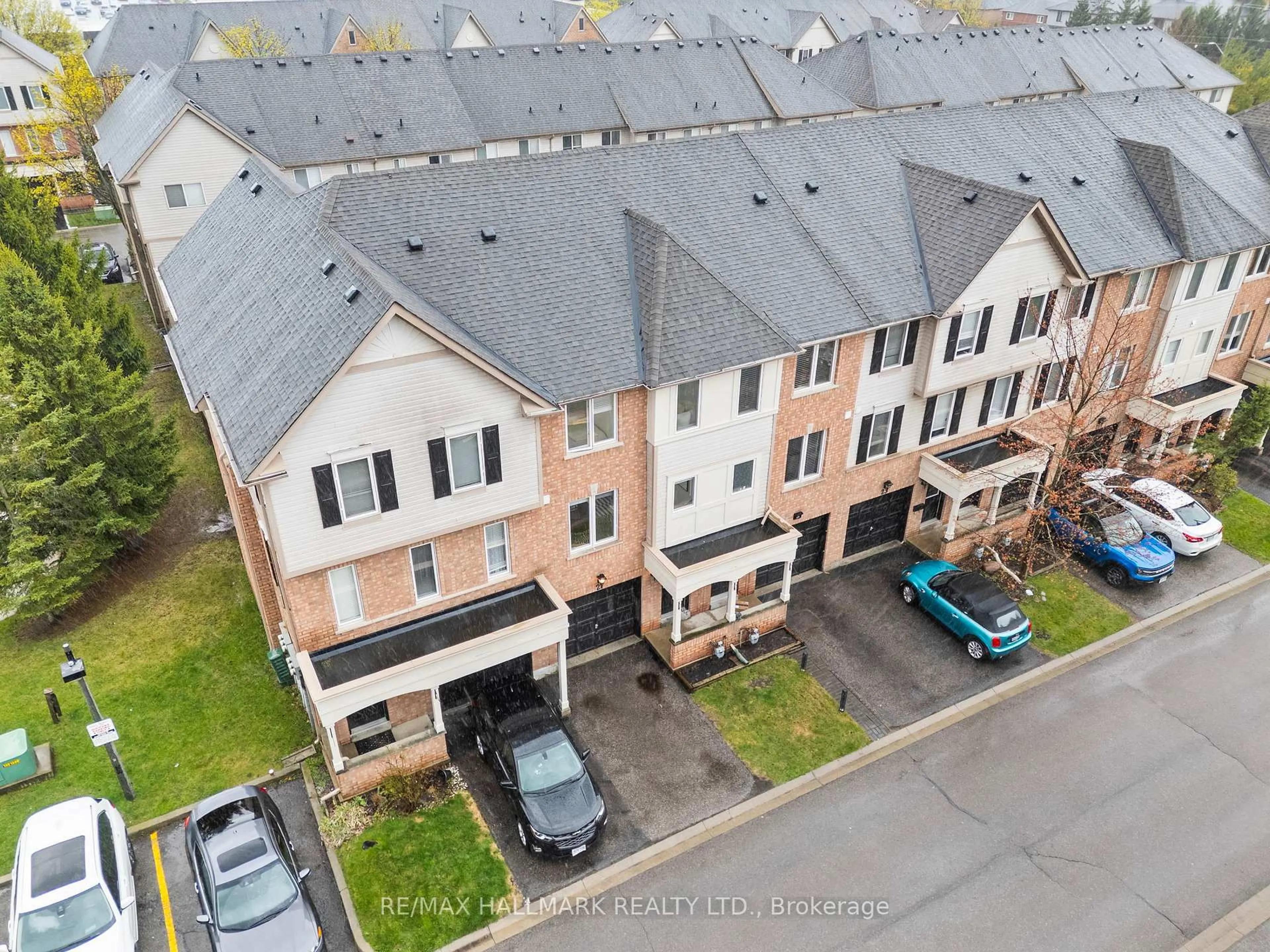 A pic from outside/outdoor area/front of a property/back of a property/a pic from drone, unknown for 27 McGonigal Lane, Ajax Ontario L1T 4H1