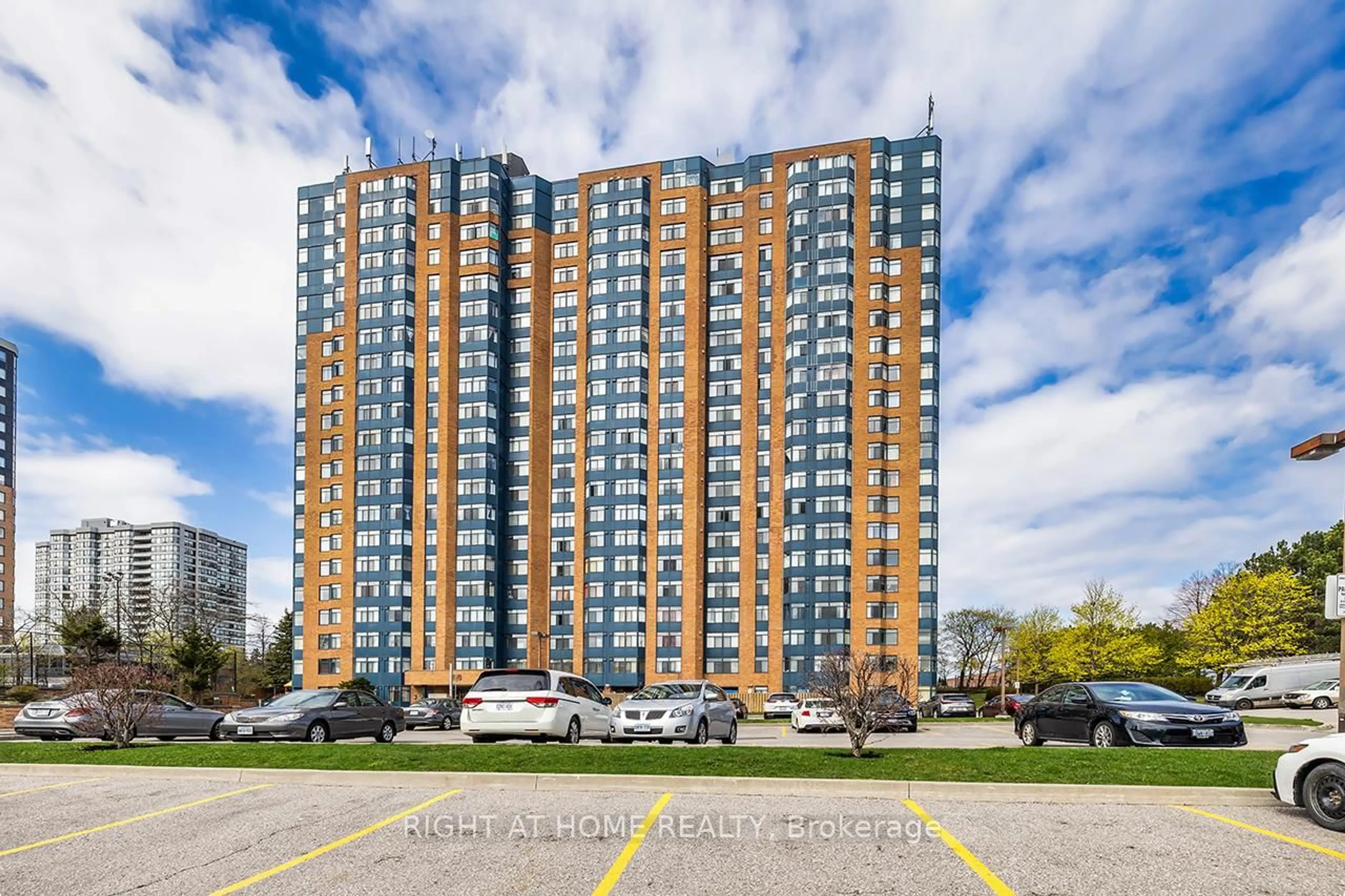 Unknown for 88 Alton Towers Circ #114, Toronto Ontario M1V 5C5