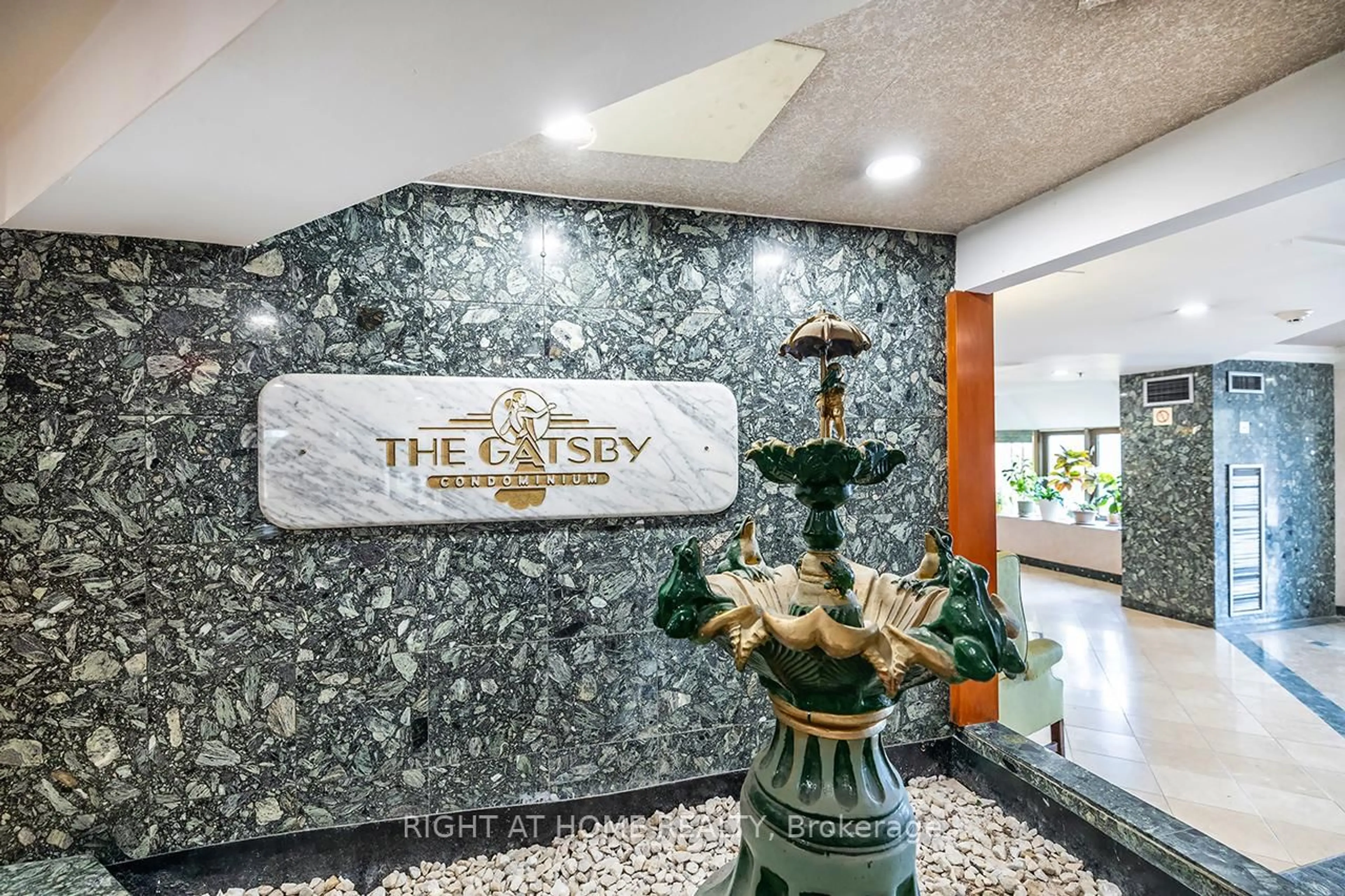 Lobby for 88 Alton Towers Circ #114, Toronto Ontario M1V 5C5