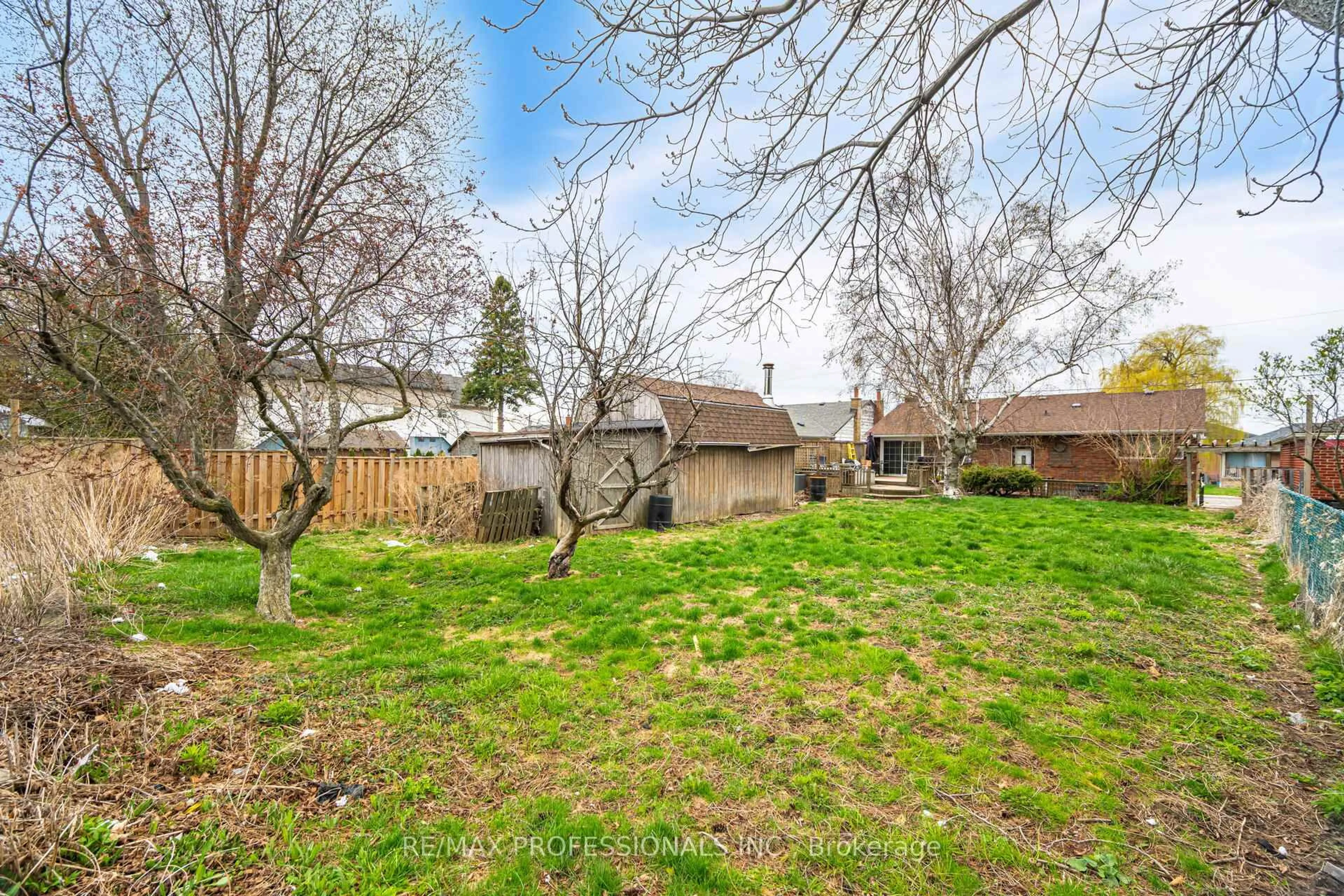 Patio, street for 11 Jeanette St, Toronto Ontario M1M 3G2