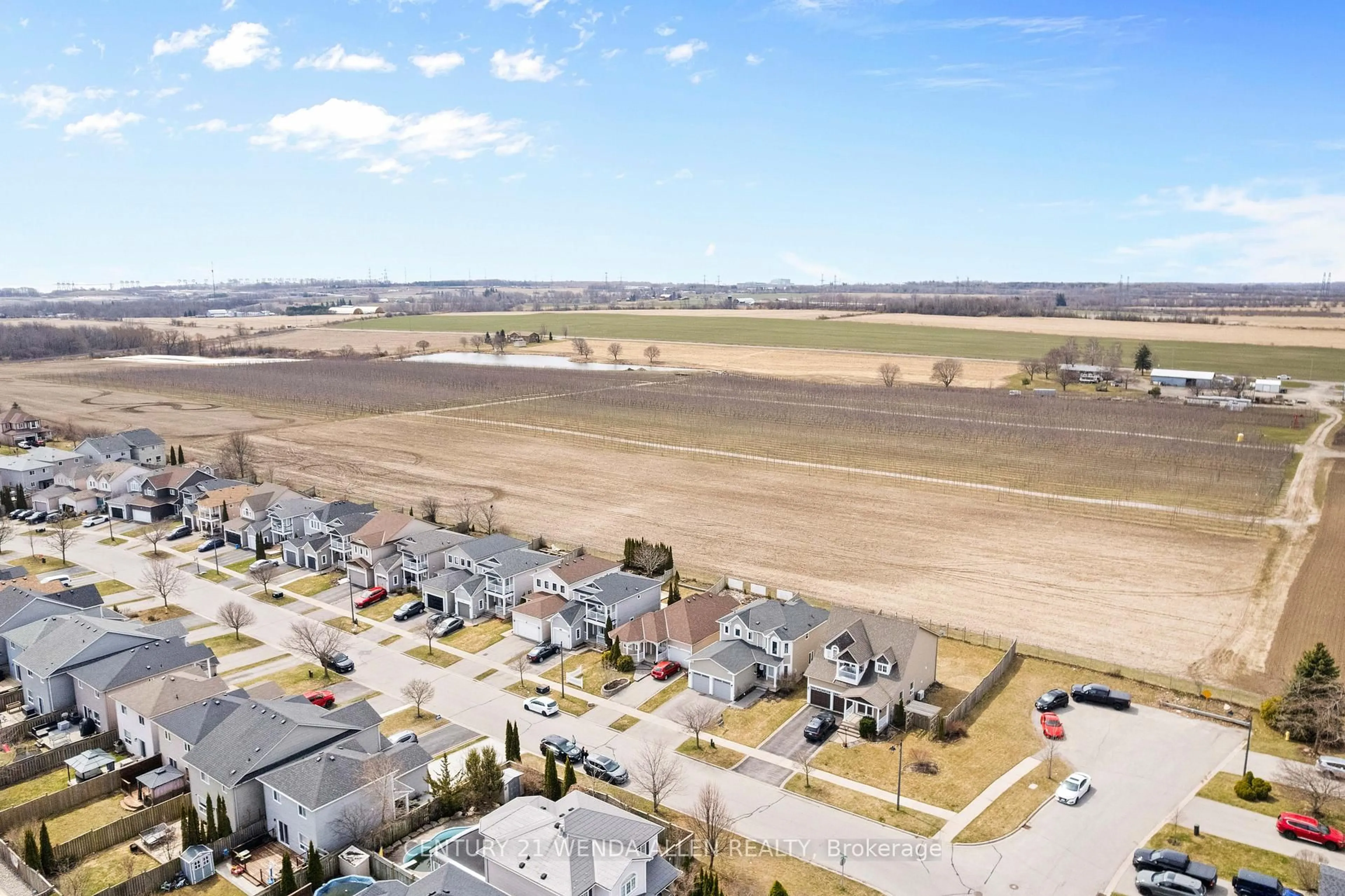A pic from outside/outdoor area/front of a property/back of a property/a pic from drone, unknown for 6 Hammond St, Clarington Ontario L1C 5E5