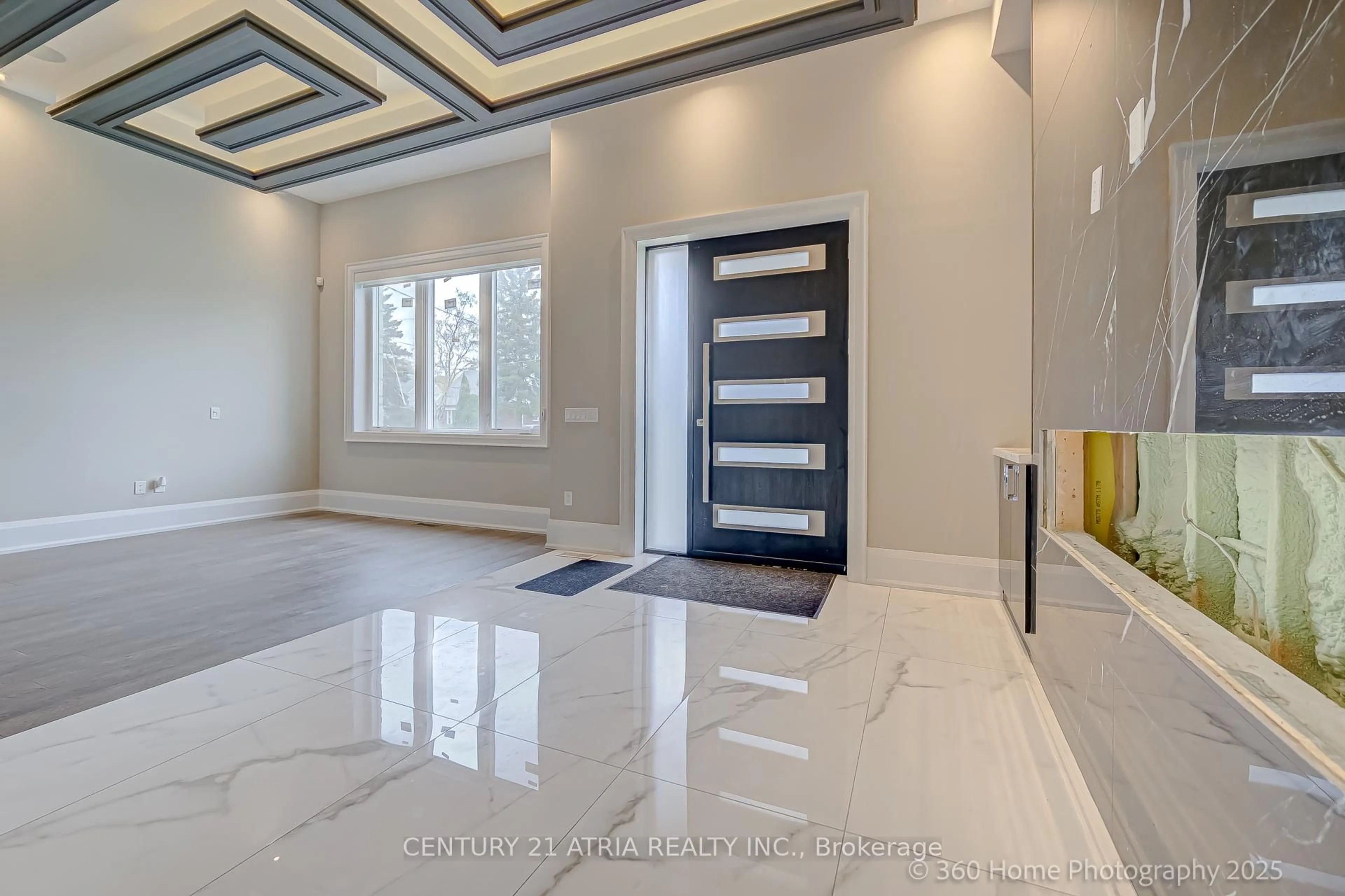 Indoor foyer for 11 Valdane Dr, Toronto Ontario M1L 2E8