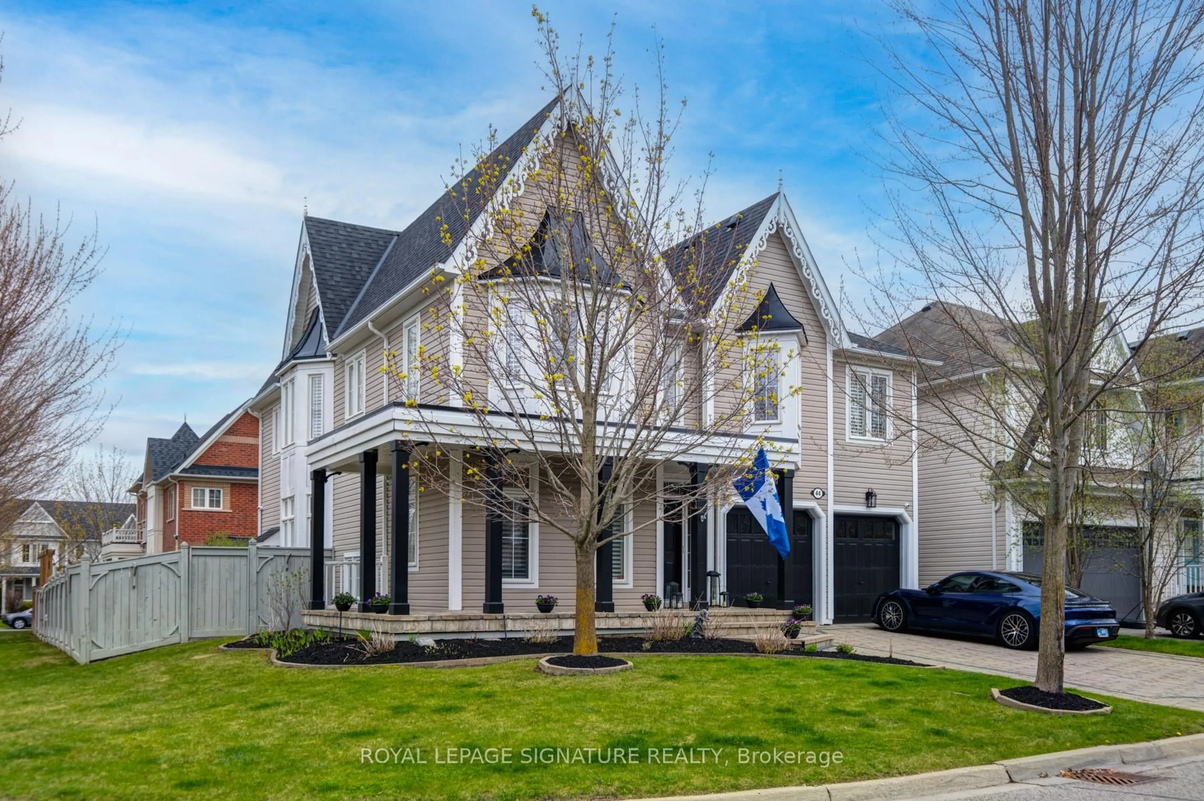 Home with vinyl exterior material, street for 44 Strandmore Circ, Whitby Ontario L1M 0B9