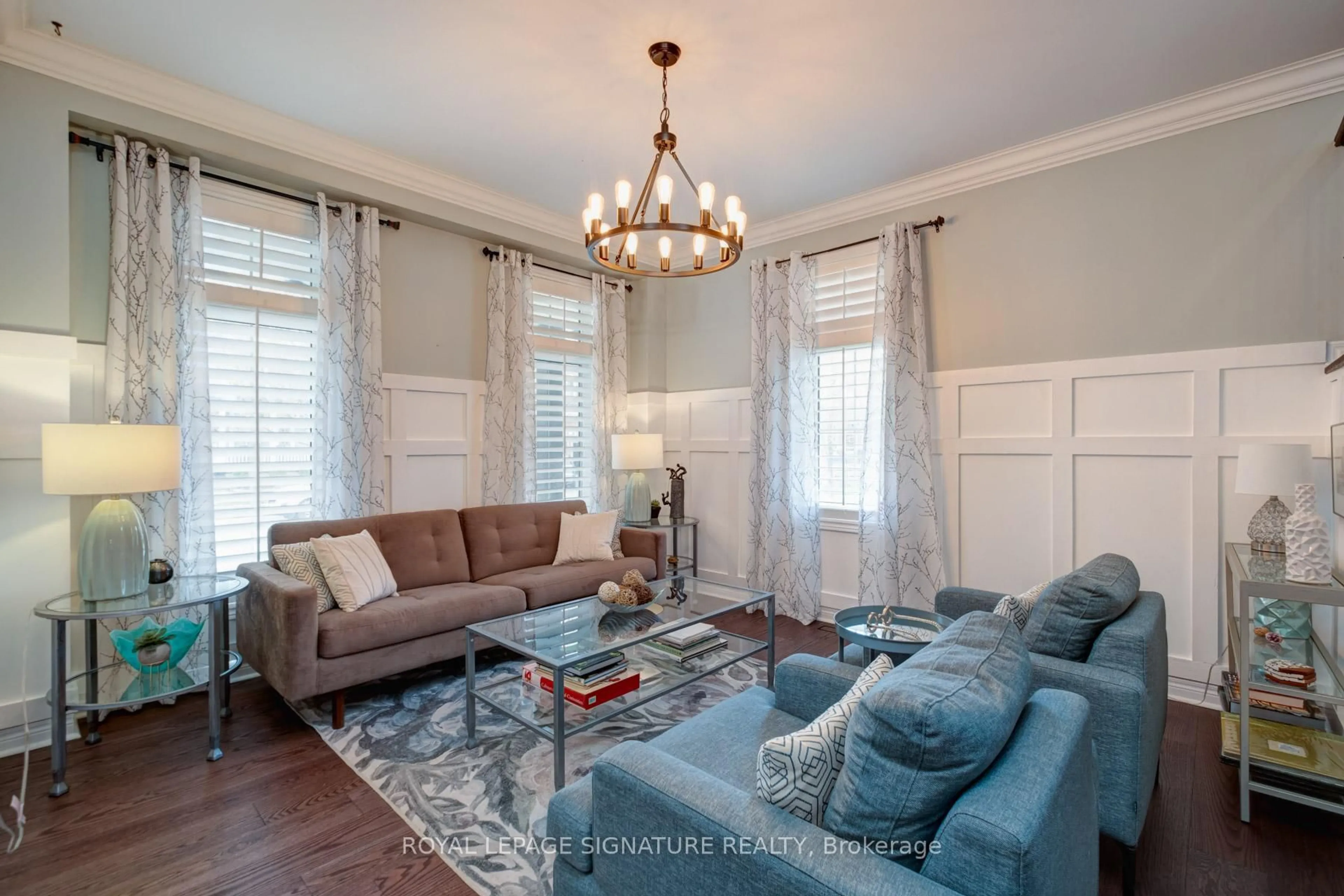 Living room with furniture, unknown for 44 Strandmore Circ, Whitby Ontario L1M 0B9