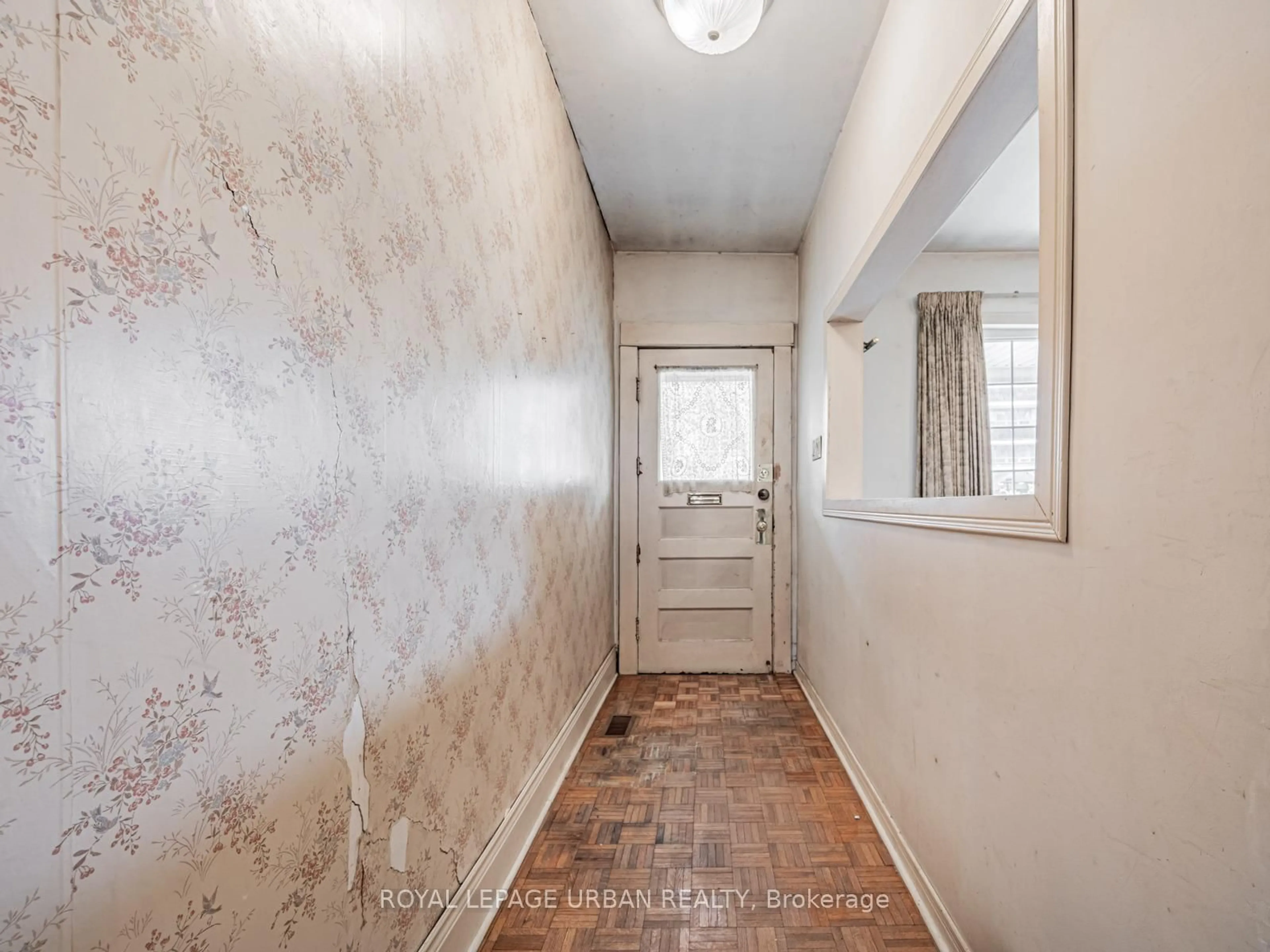 Indoor entryway for 28 Eastmount Ave, Toronto Ontario M4K 1V1