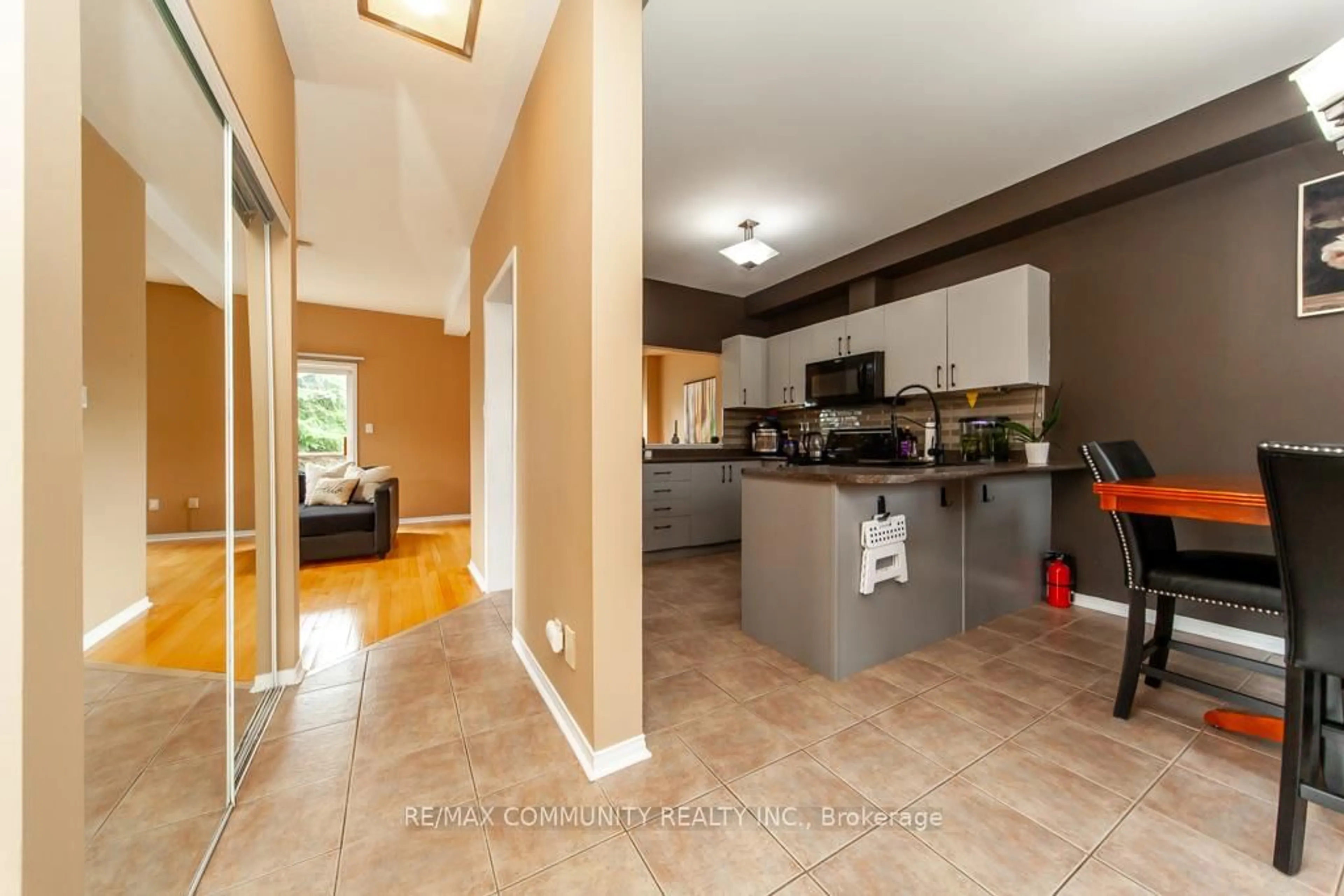 Open concept kitchen, ceramic/tile floor for 575 Steeple Hill #17, Pickering Ontario L1V 5Z2