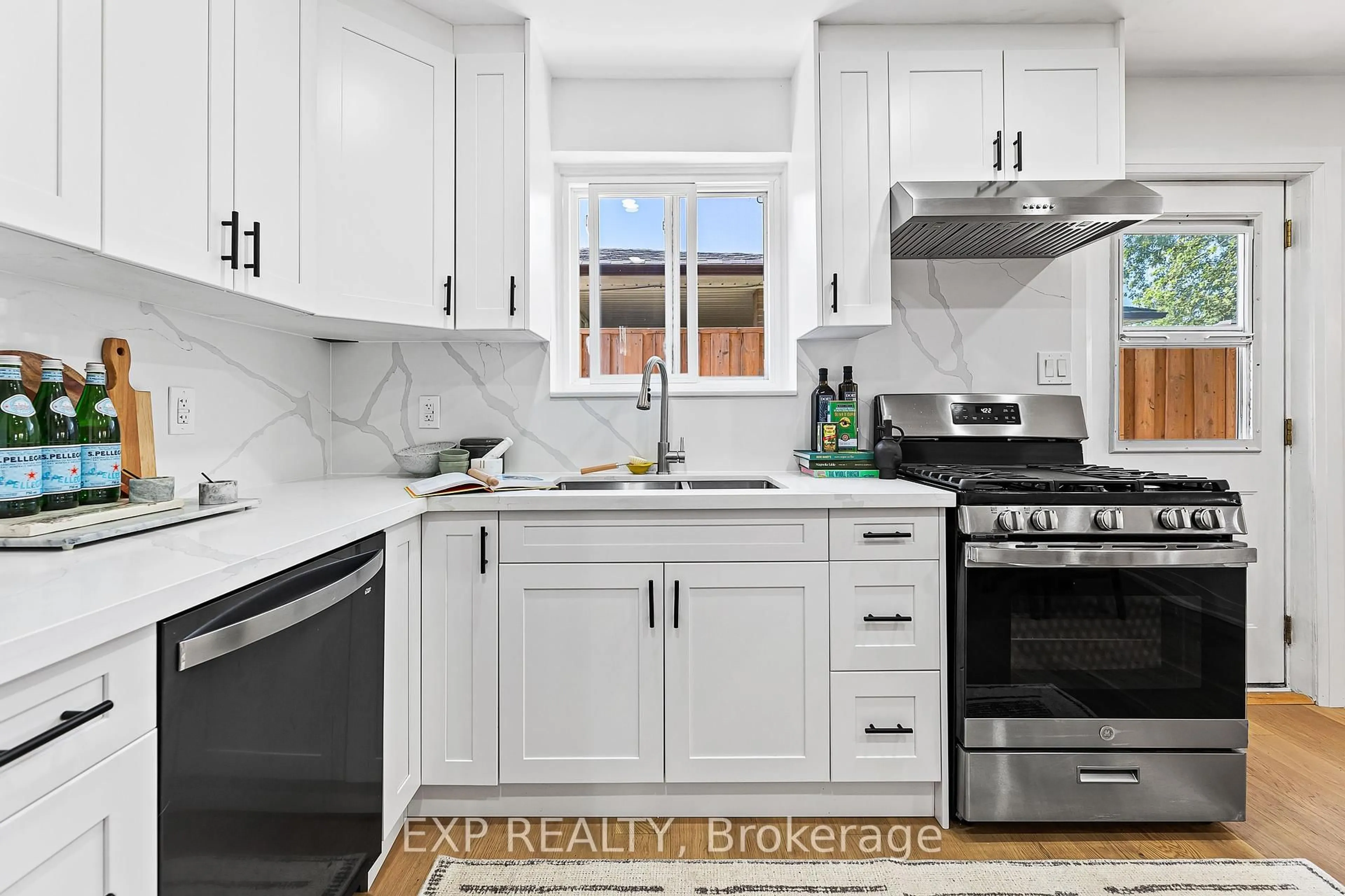 Open concept kitchen, ceramic/tile floor for 126 Slan Ave, Toronto Ontario M1G 3B9