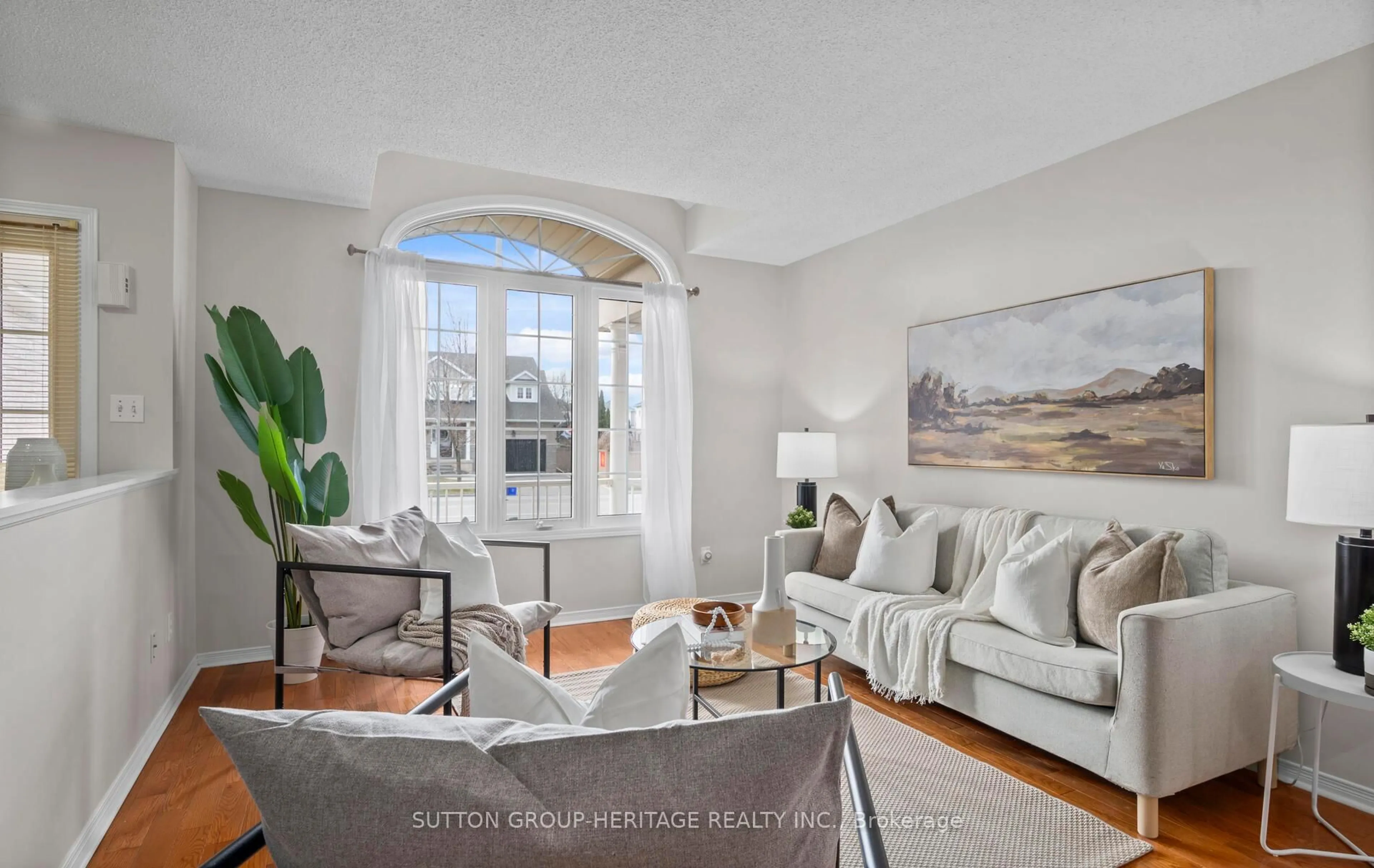 Living room with furniture, unknown for 638 Longworth Ave, Clarington Ontario L1C 5B8