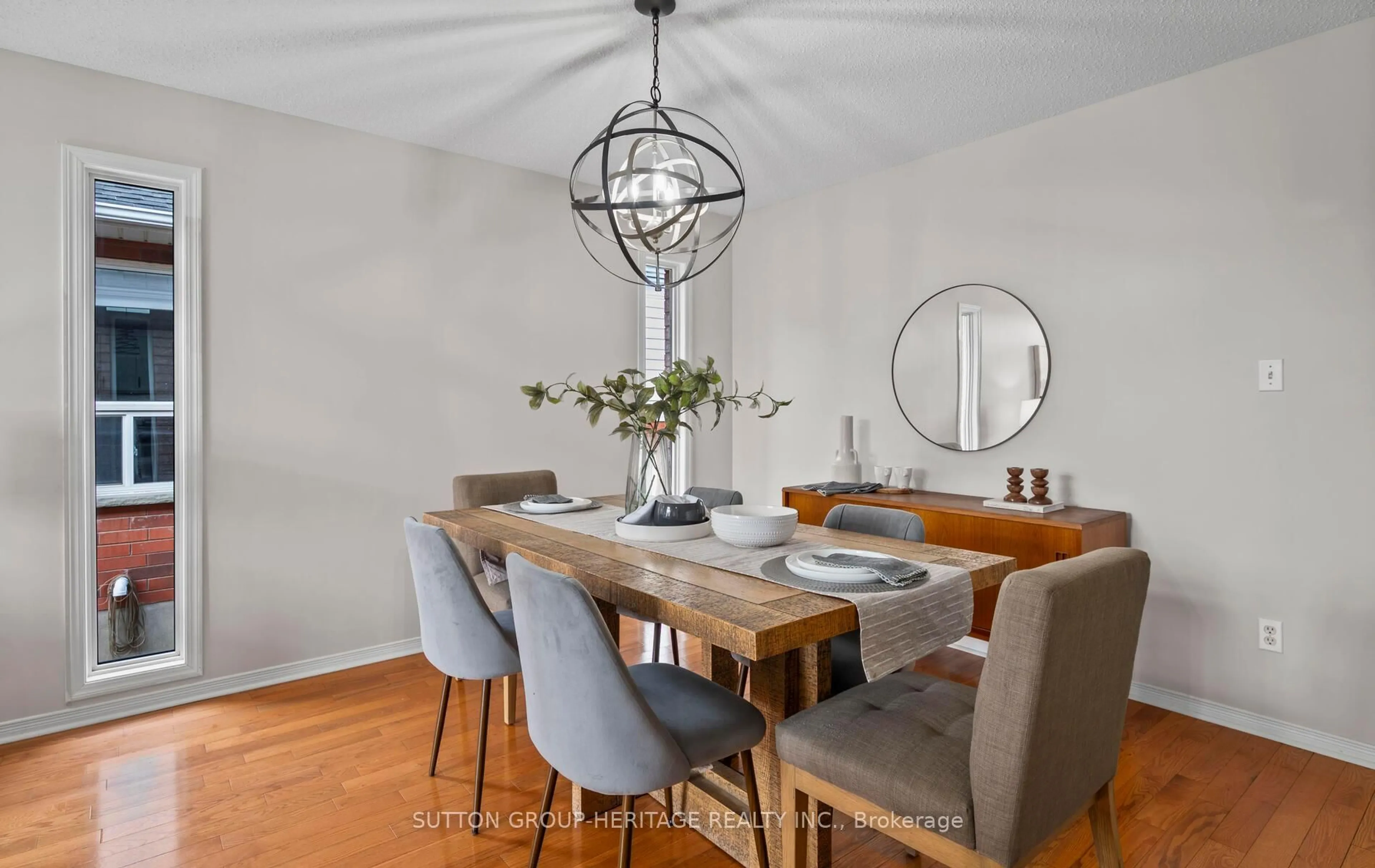 Dining room, wood/laminate floor for 638 Longworth Ave, Clarington Ontario L1C 5B8