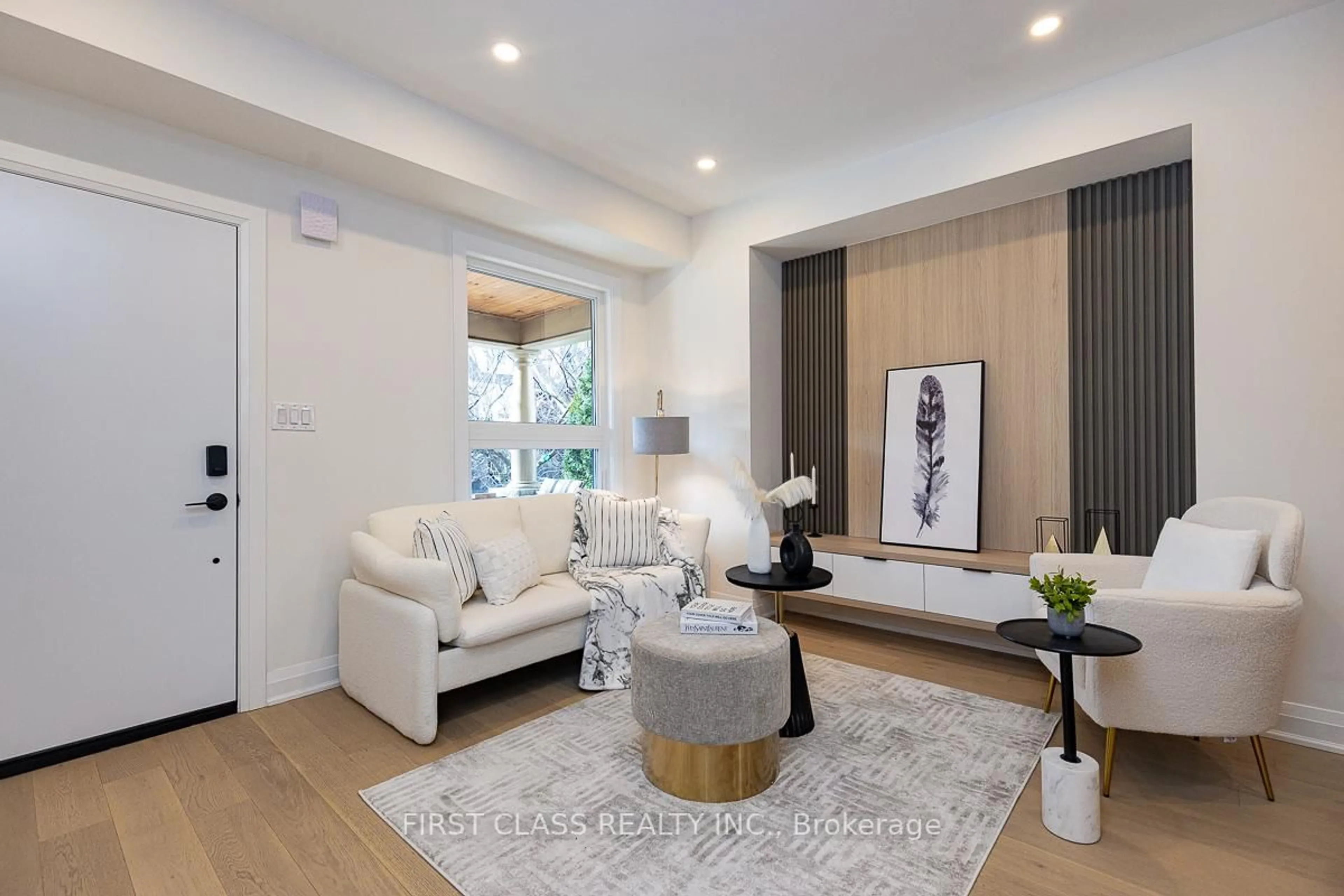 Living room with furniture, unknown for 28 Endean Ave, Toronto Ontario M4M 1W6