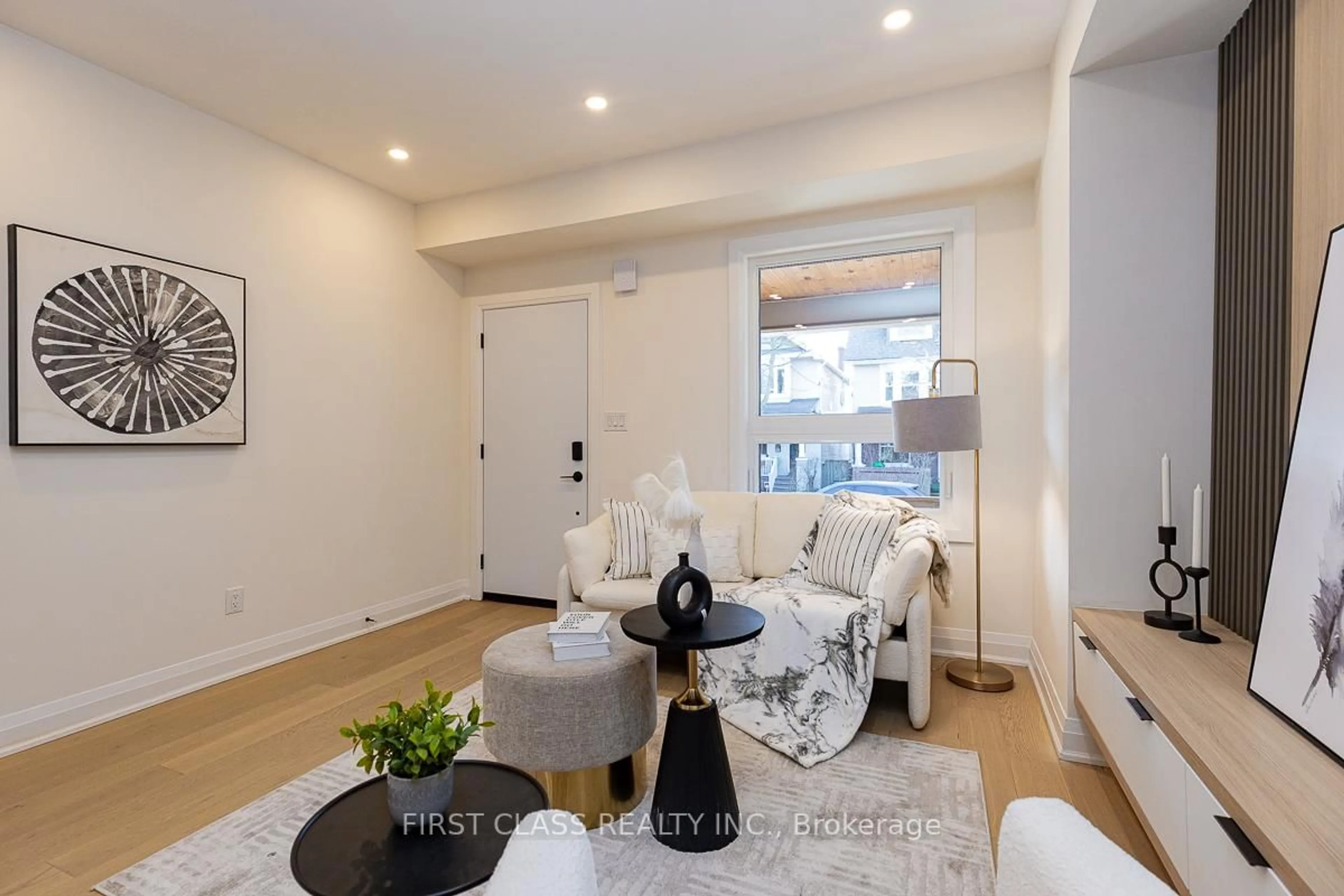 Living room with furniture, unknown for 28 Endean Ave, Toronto Ontario M4M 1W6