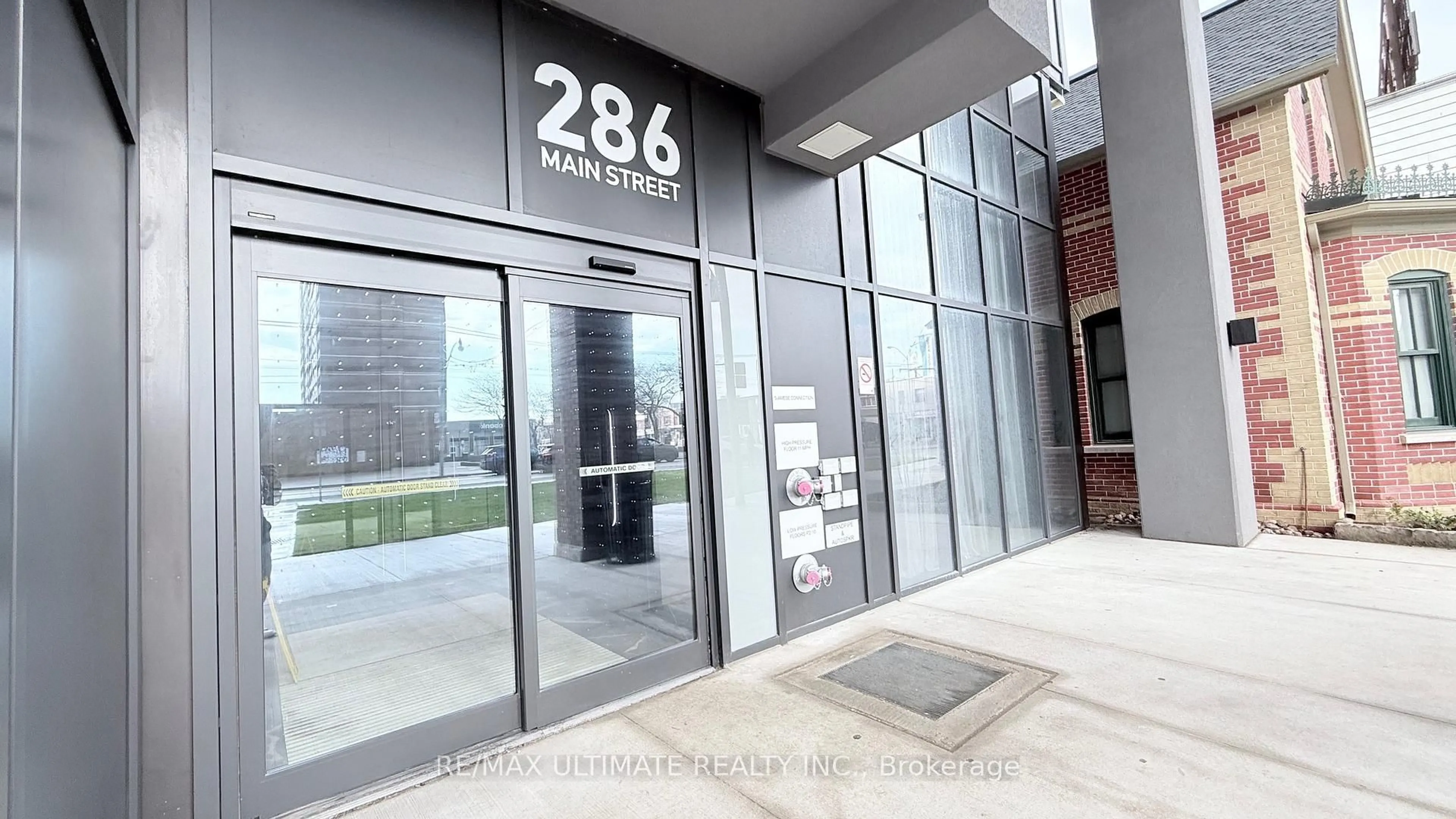 Indoor foyer for 286 Main St #703, Toronto Ontario M4C 0B3