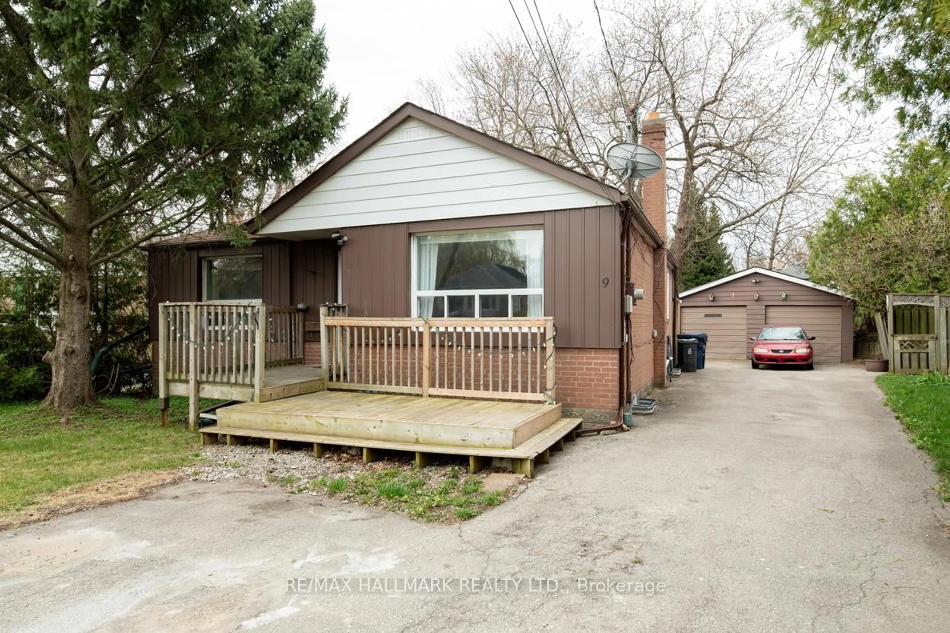 Unknown for 9 Latham Ave, Toronto Ontario M1N 1M7