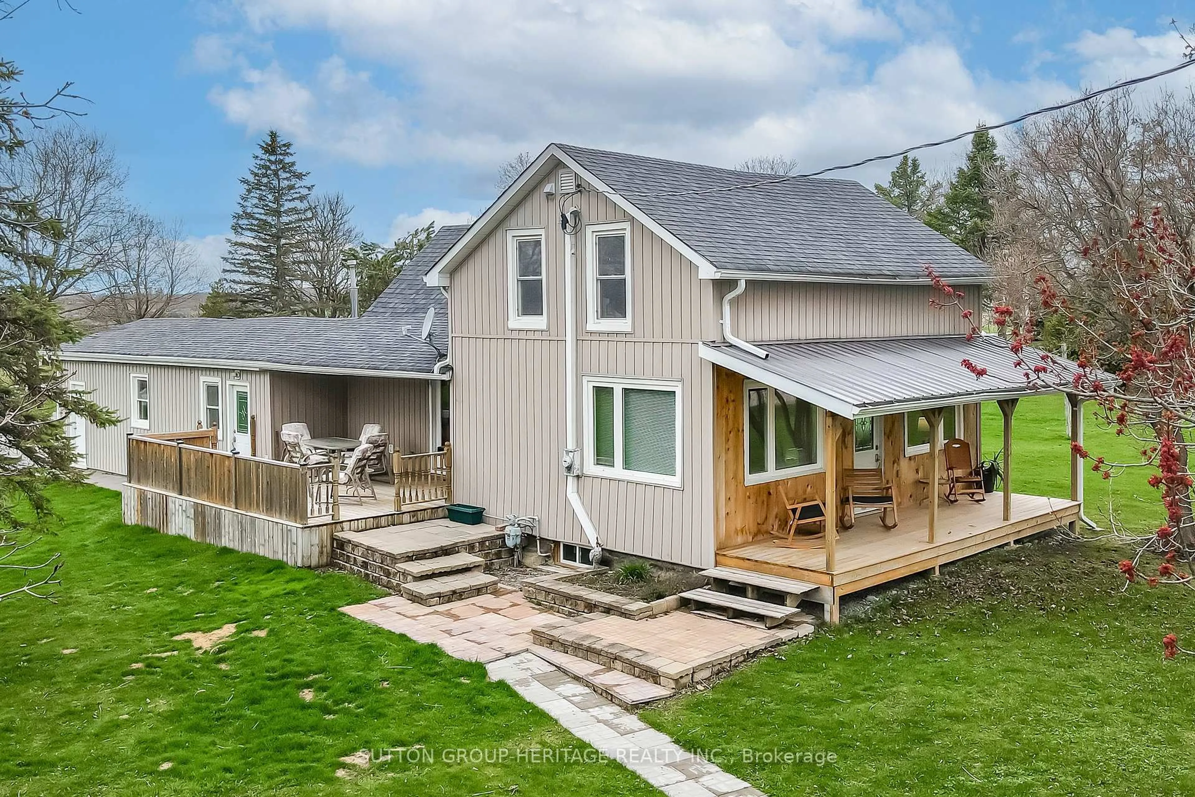 Home with vinyl exterior material, unknown for 190 River St, Scugog Ontario L0C 1G0