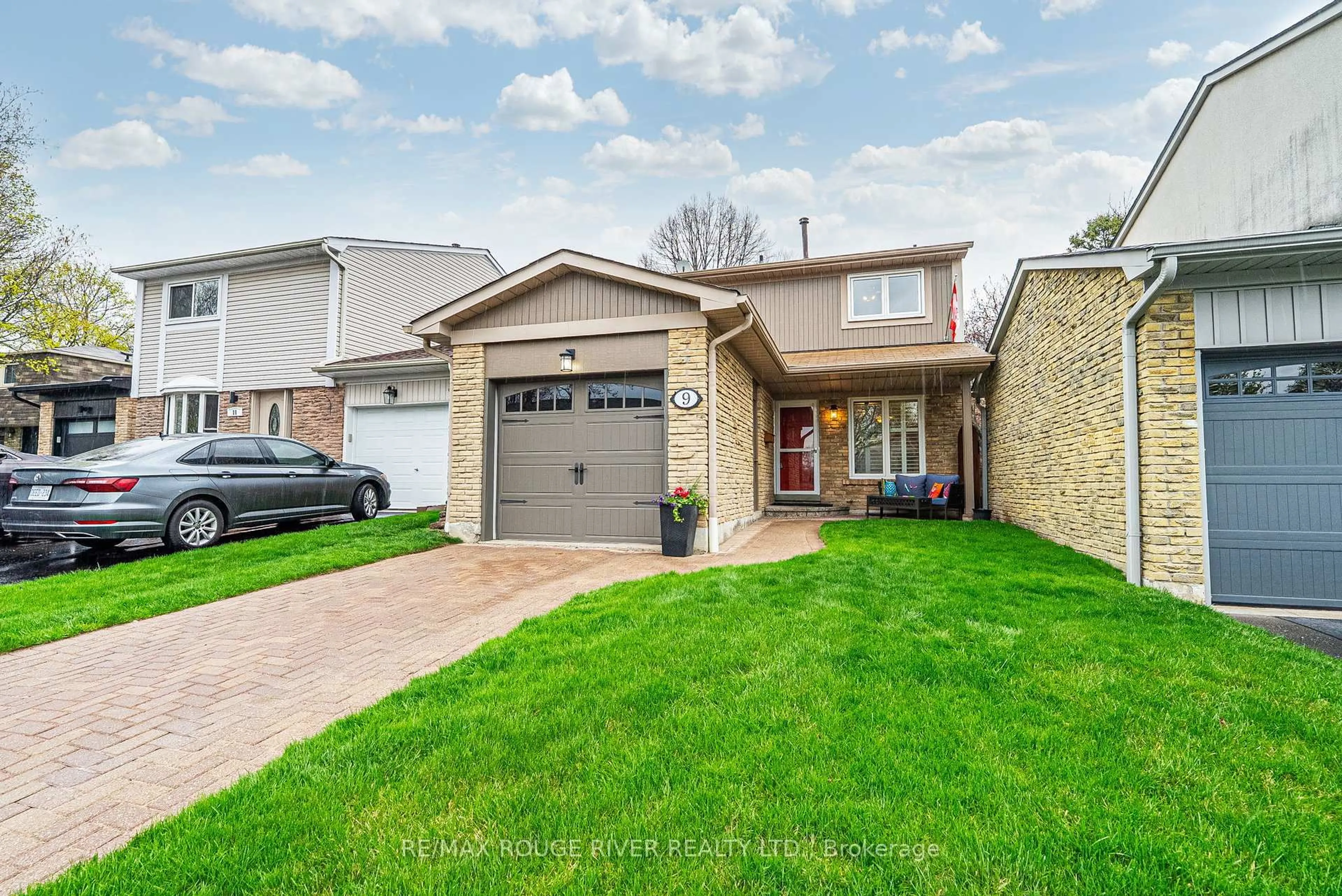 Unknown for 9 Harrison Crt, Whitby Ontario L1N 6E2