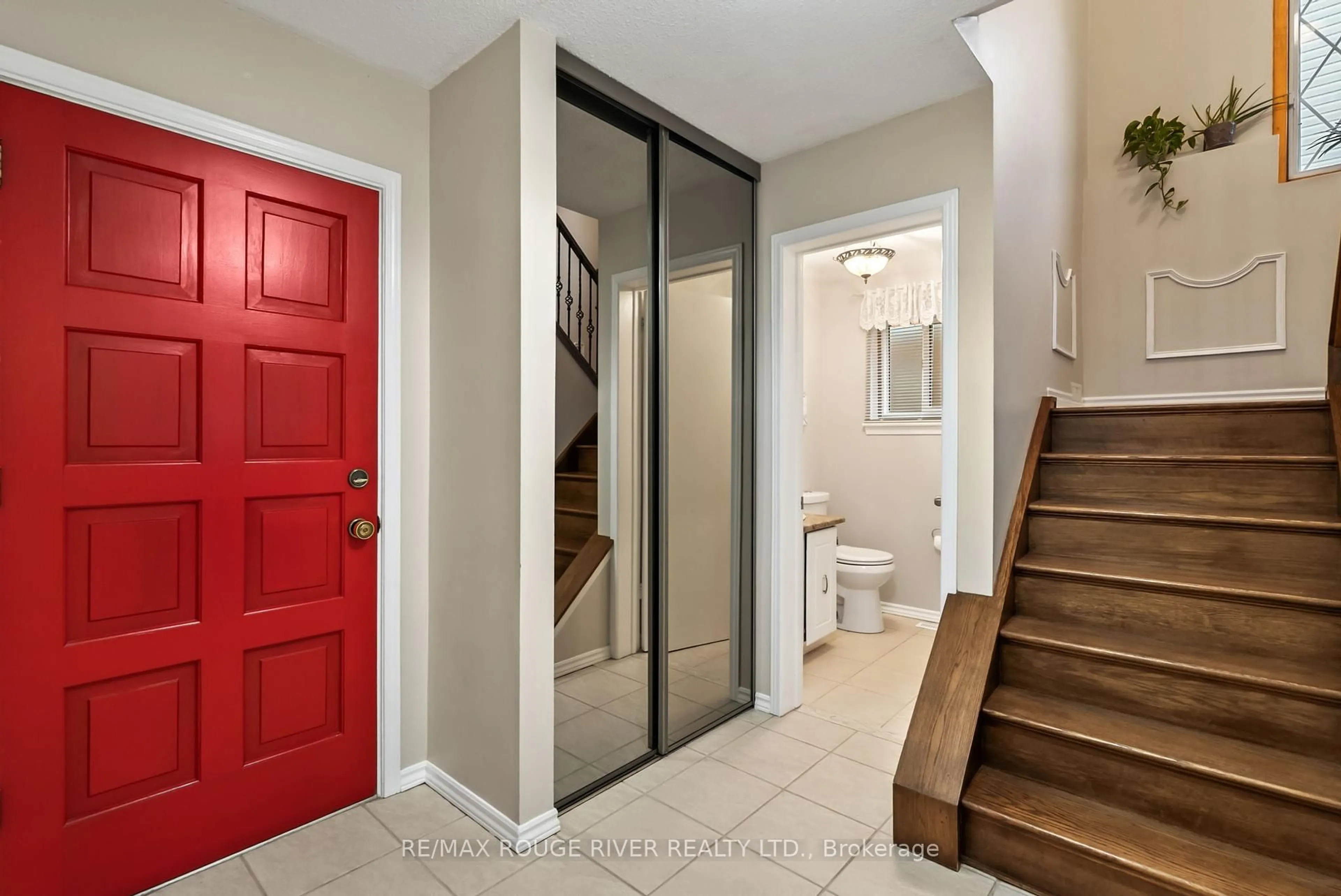 Indoor entryway for 9 Harrison Crt, Whitby Ontario L1N 6E2