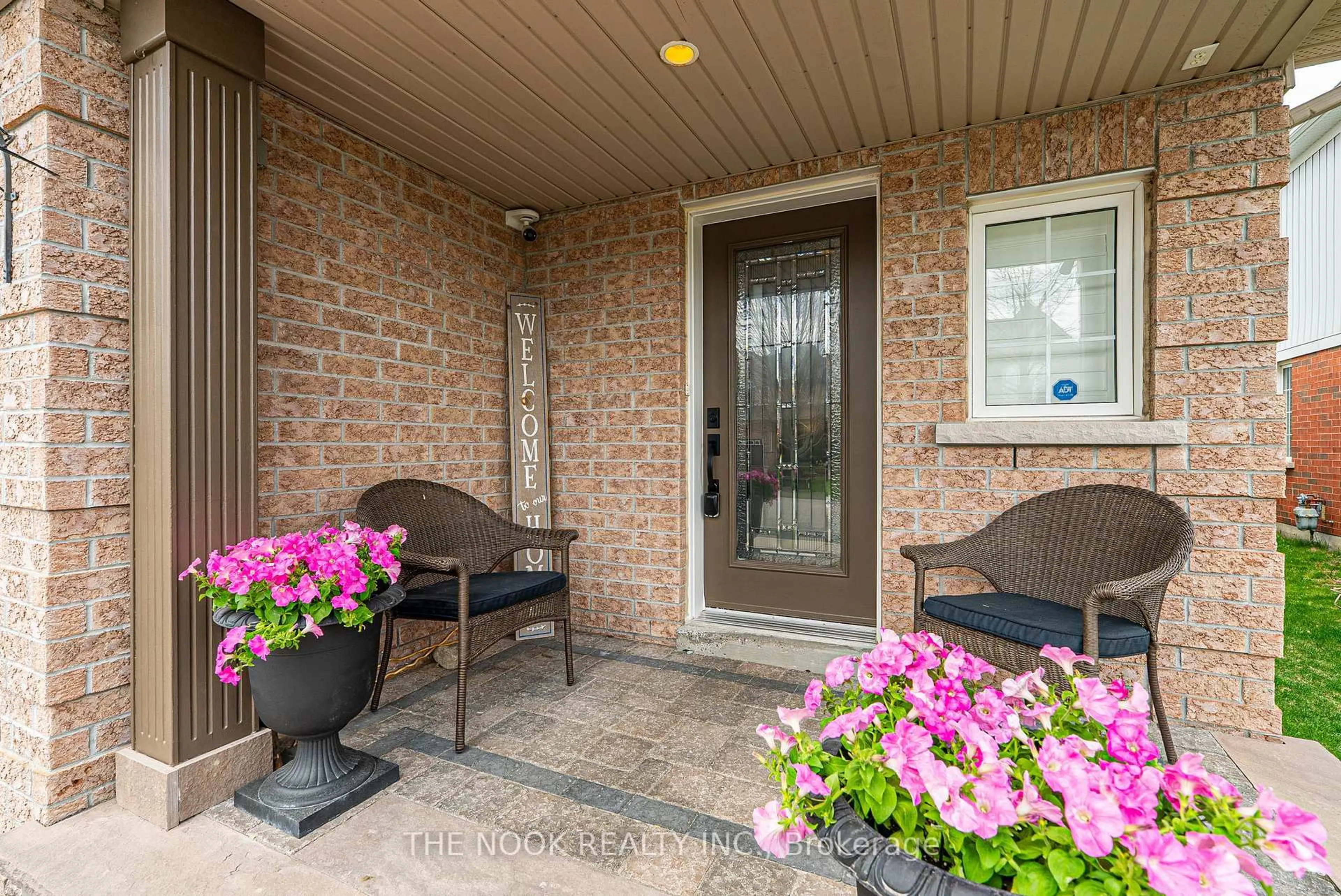 Indoor entryway for 150 Toscana Dr, Whitby Ontario L1R 2Z9