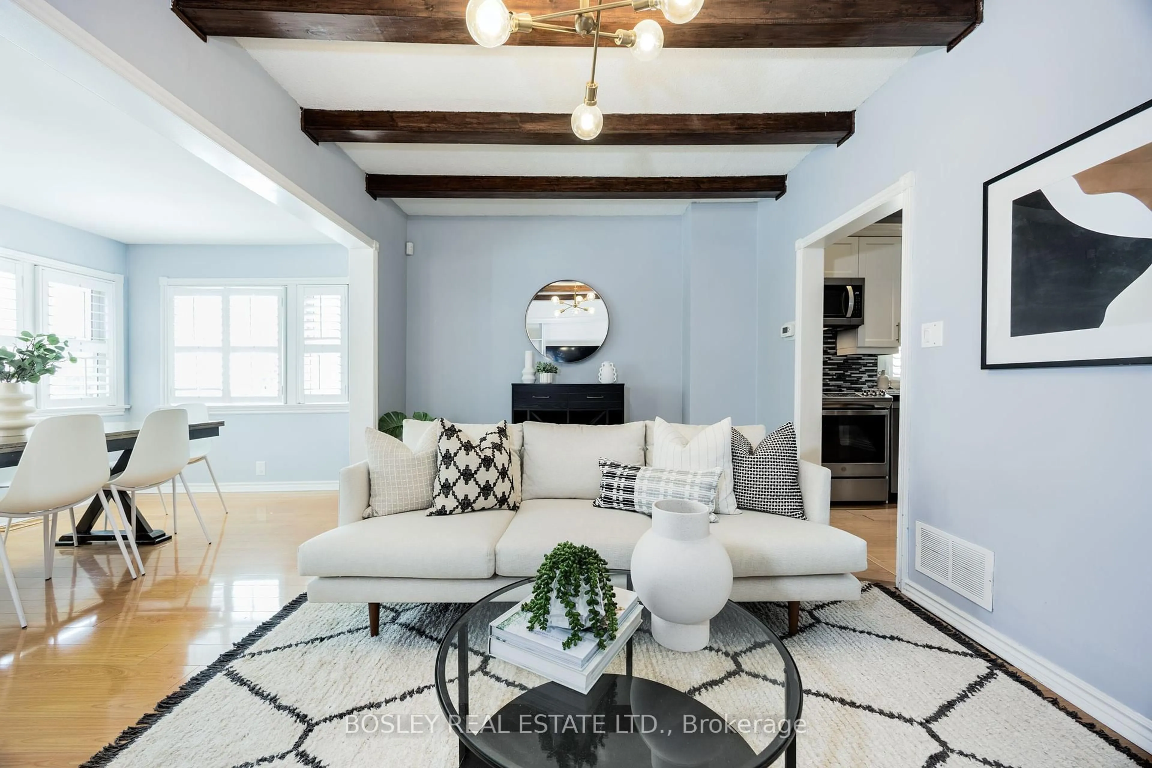 Living room with furniture, unknown for 10 Craiglee Dr, Toronto Ontario M1N 2L6