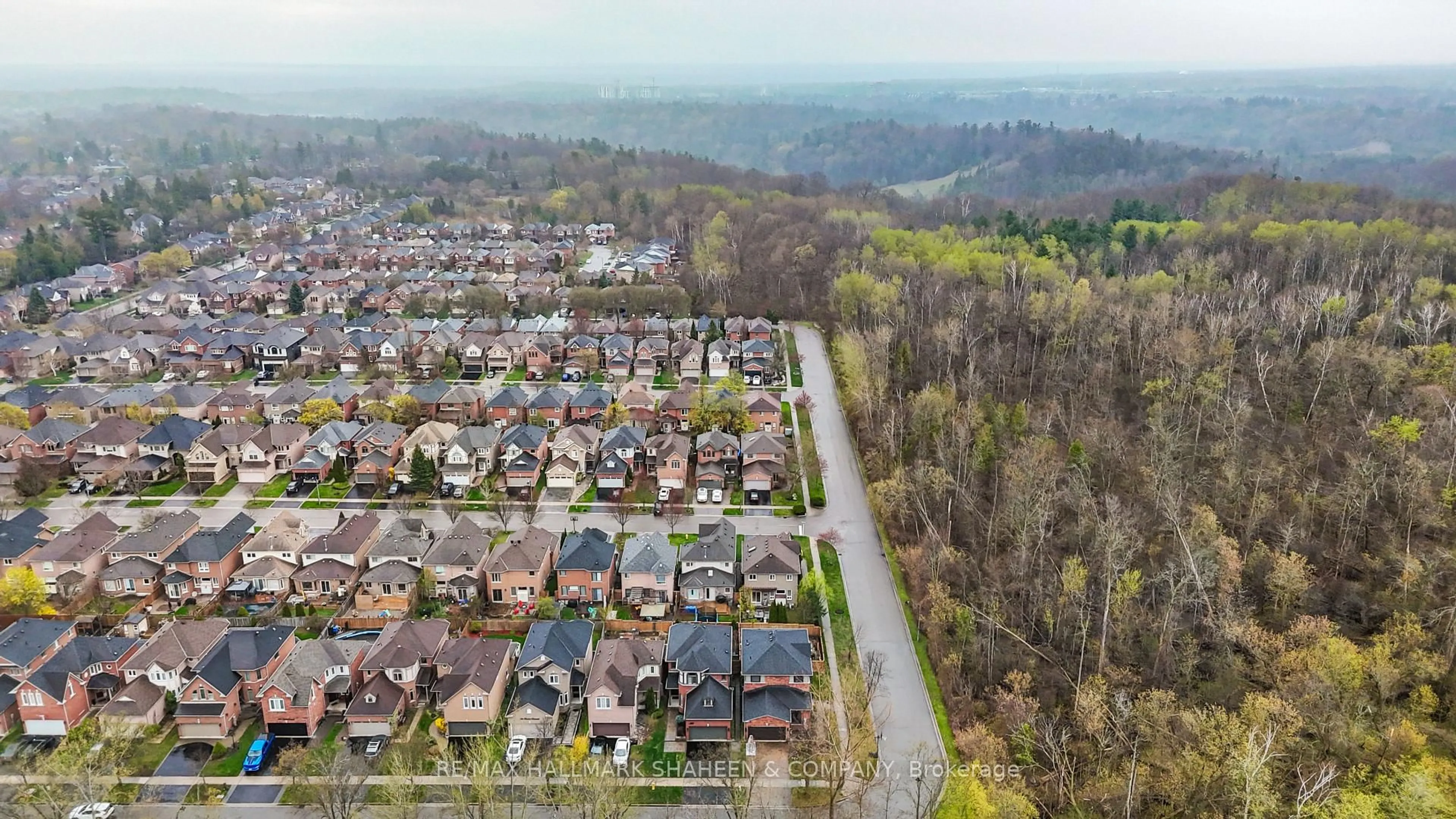 A pic from outside/outdoor area/front of a property/back of a property/a pic from drone, unknown for 150 Thicket Cres, Pickering Ontario L1V 6V7