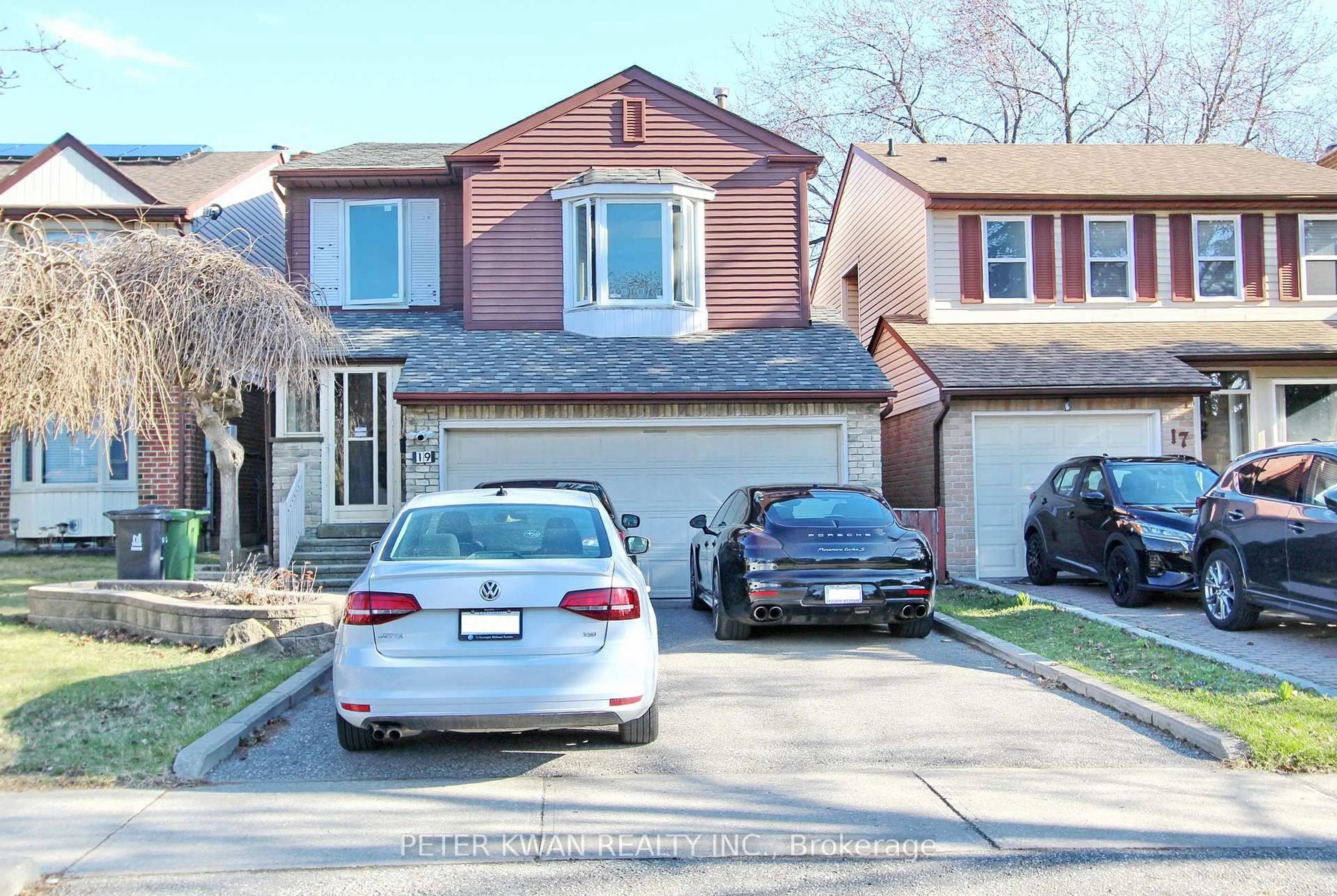 Home with vinyl exterior material, street for 19 Sandyhook Sq, Toronto Ontario M1W 3N6