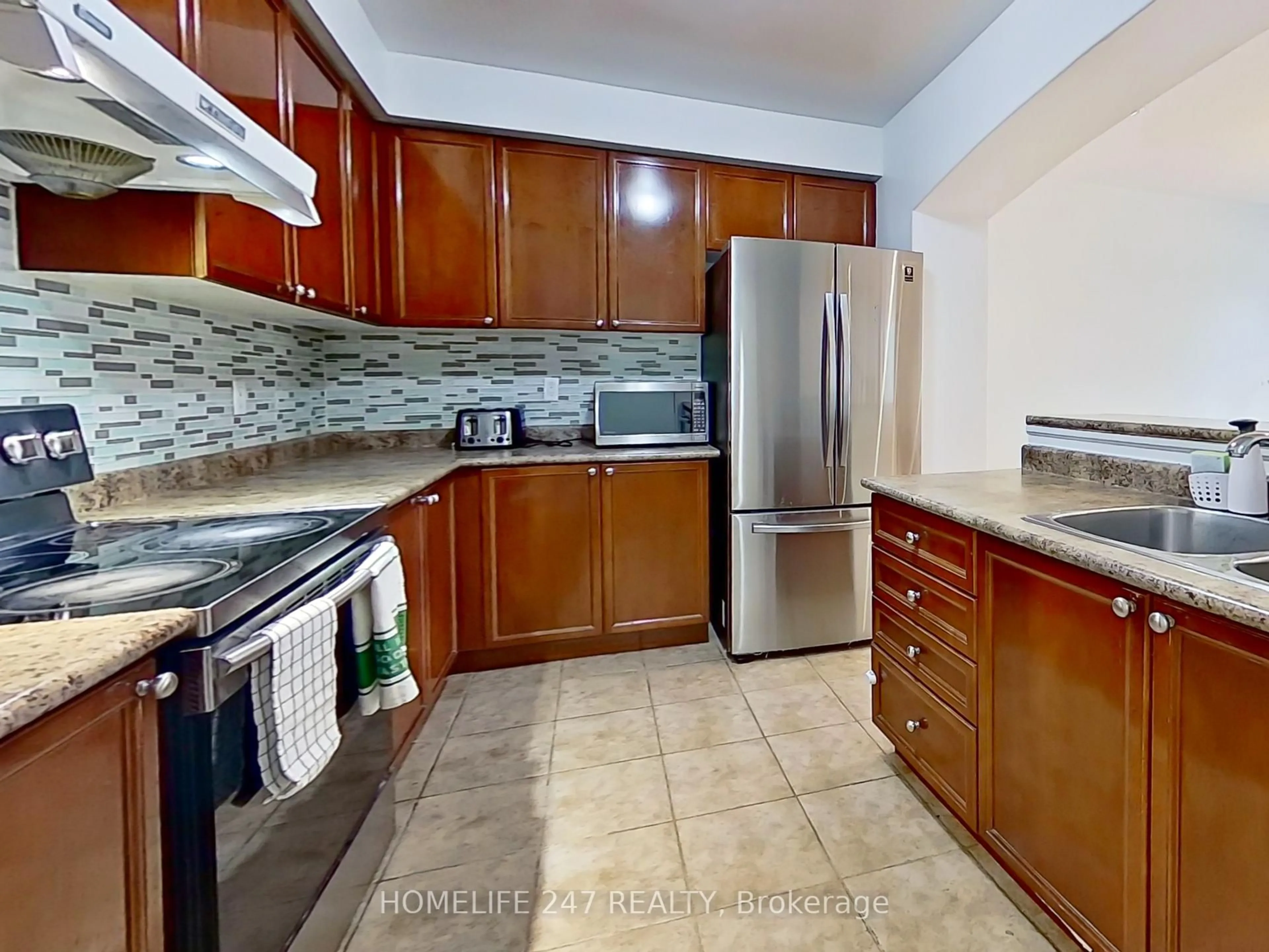 Standard kitchen, ceramic/tile floor for 63 Mendelssohn St, Toronto Ontario M1L 0B8
