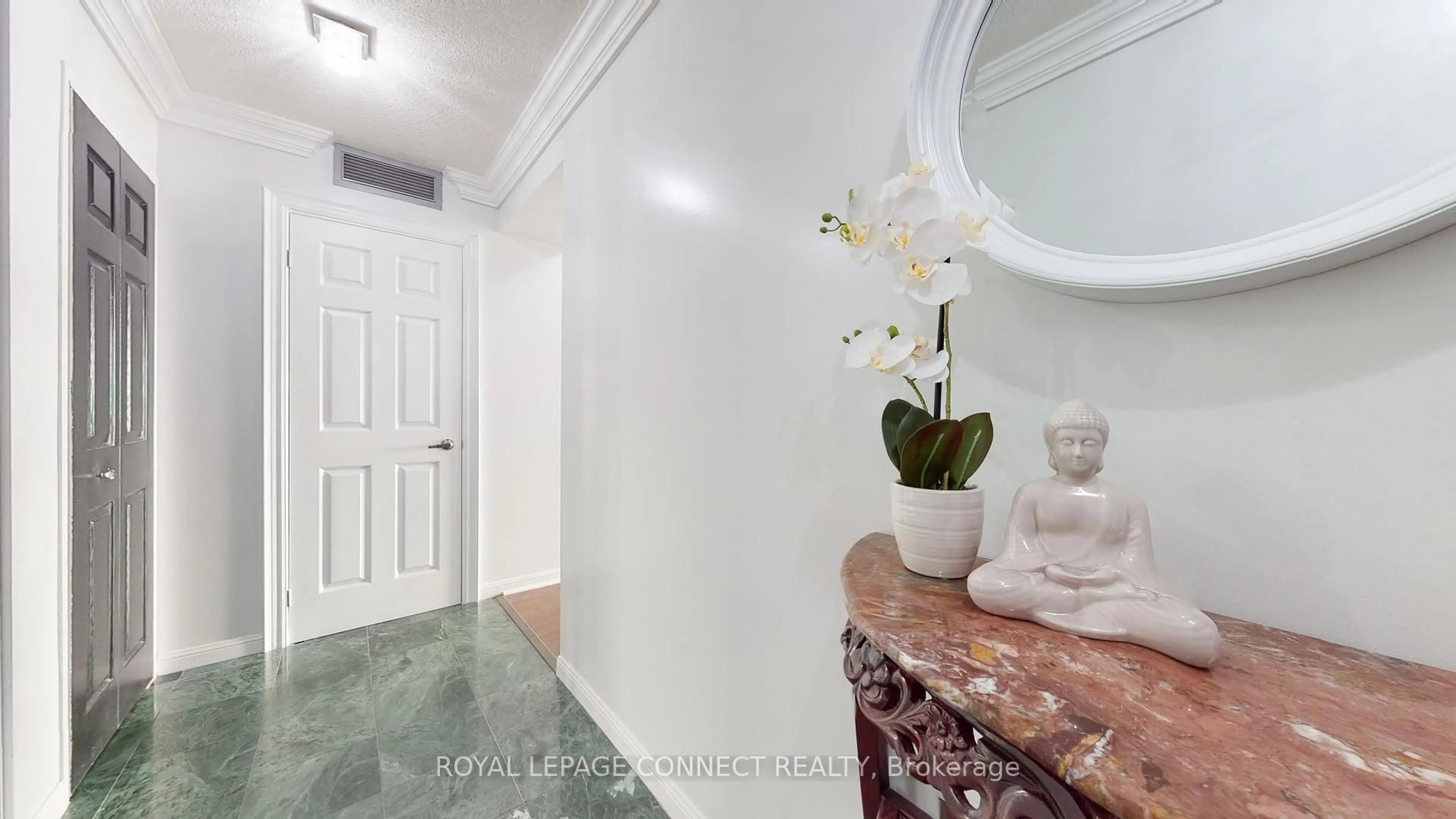 Indoor entryway for 18 Lee Centre Dr #1506, Toronto Ontario M1H 3H5