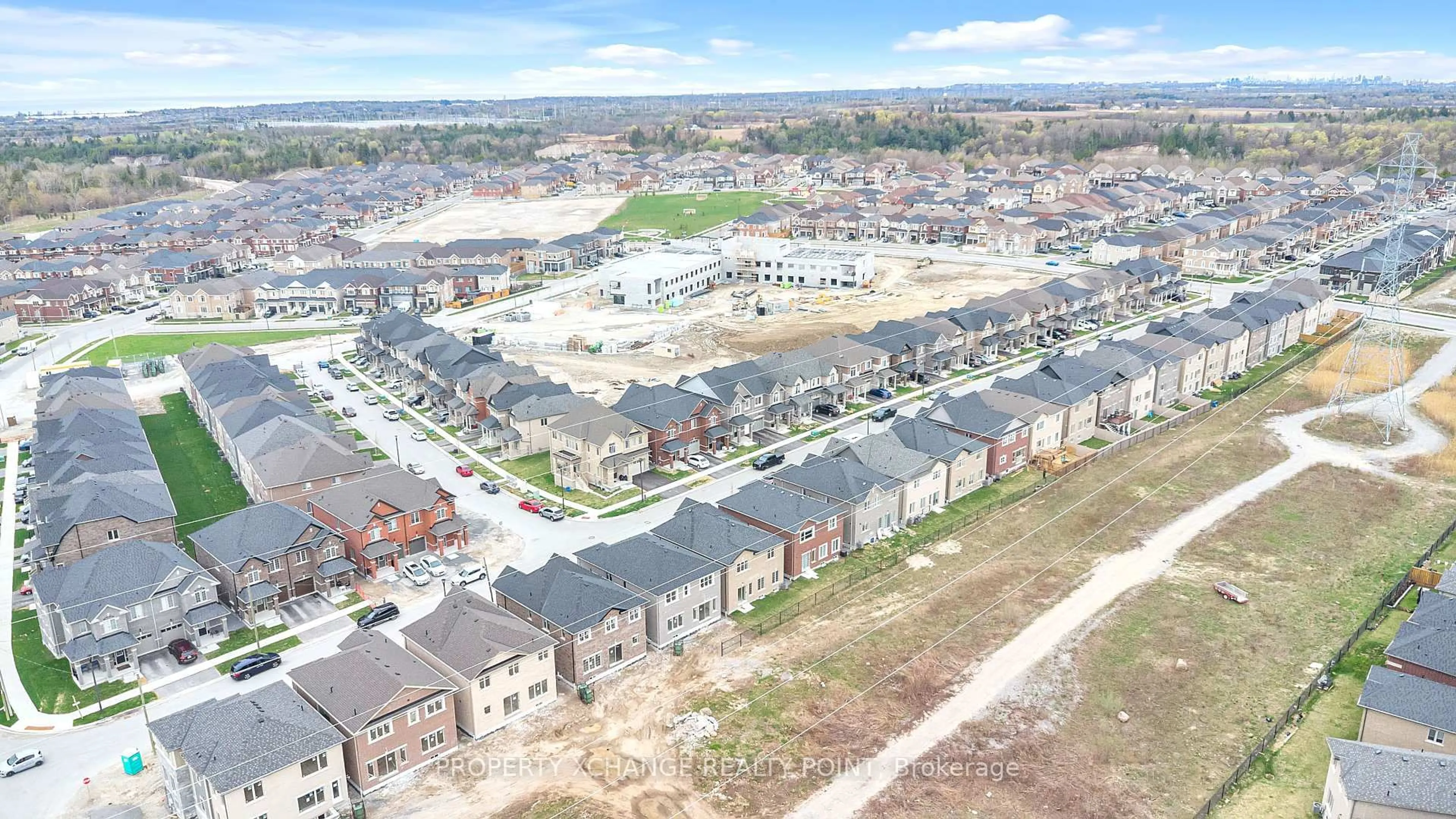 A pic from outside/outdoor area/front of a property/back of a property/a pic from drone, street for 1120 Skyridge Blvd, Pickering Ontario L1X 0M8