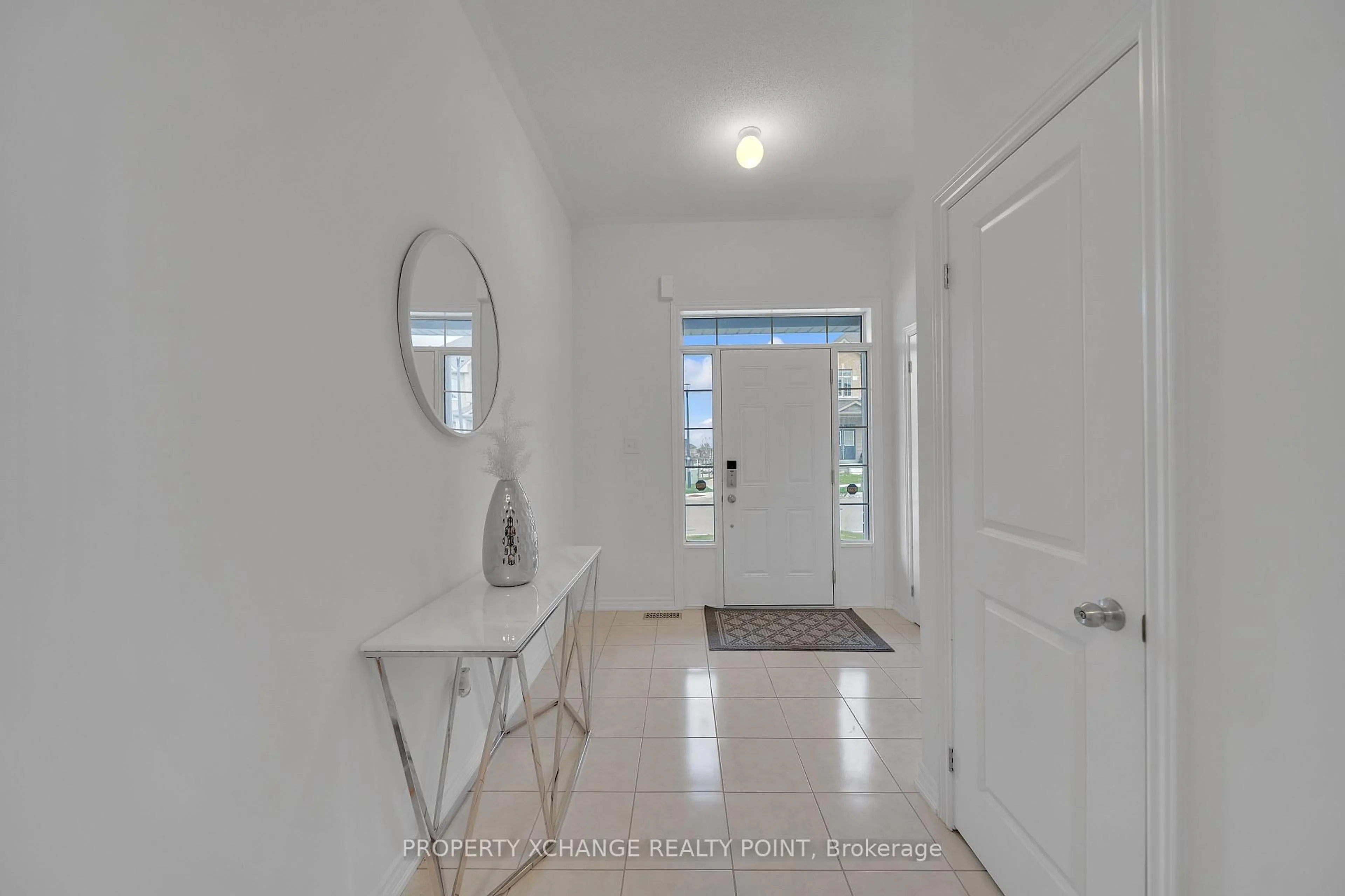 Indoor entryway for 1120 Skyridge Blvd, Pickering Ontario L1X 0M8
