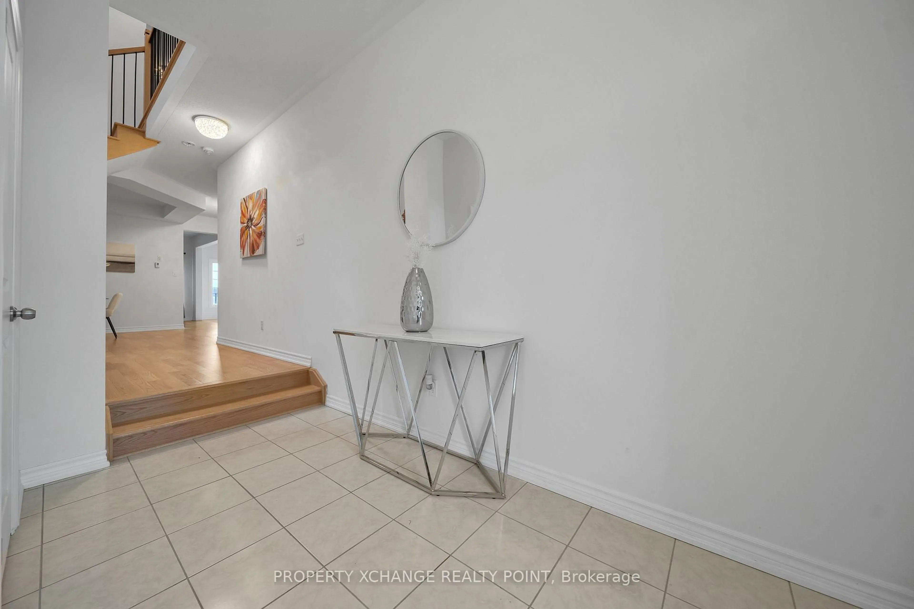 Indoor entryway for 1120 Skyridge Blvd, Pickering Ontario L1X 0M8