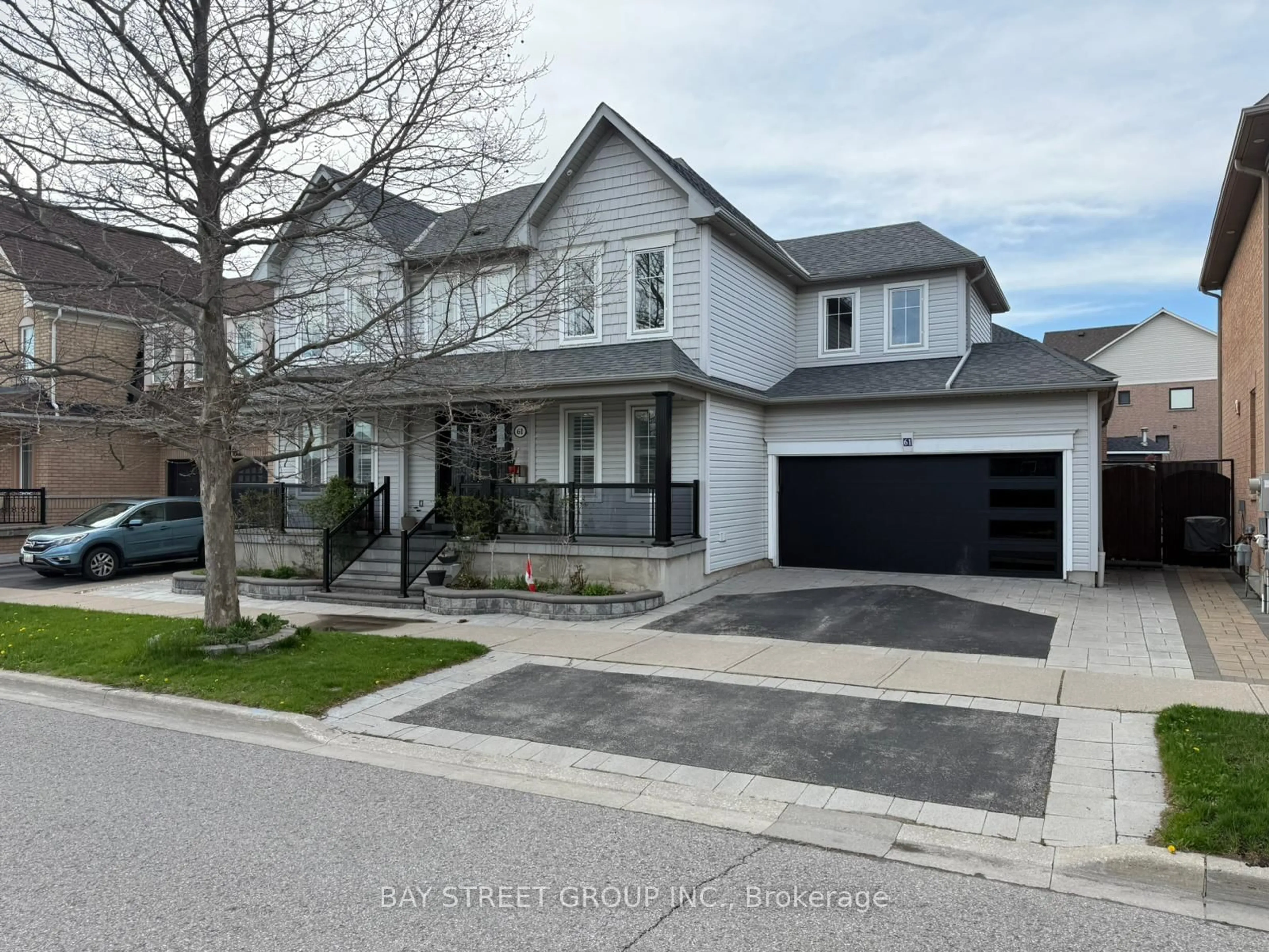 A pic from outside/outdoor area/front of a property/back of a property/a pic from drone, street for 61 Seward Cres, Ajax Ontario L1Z 2B6