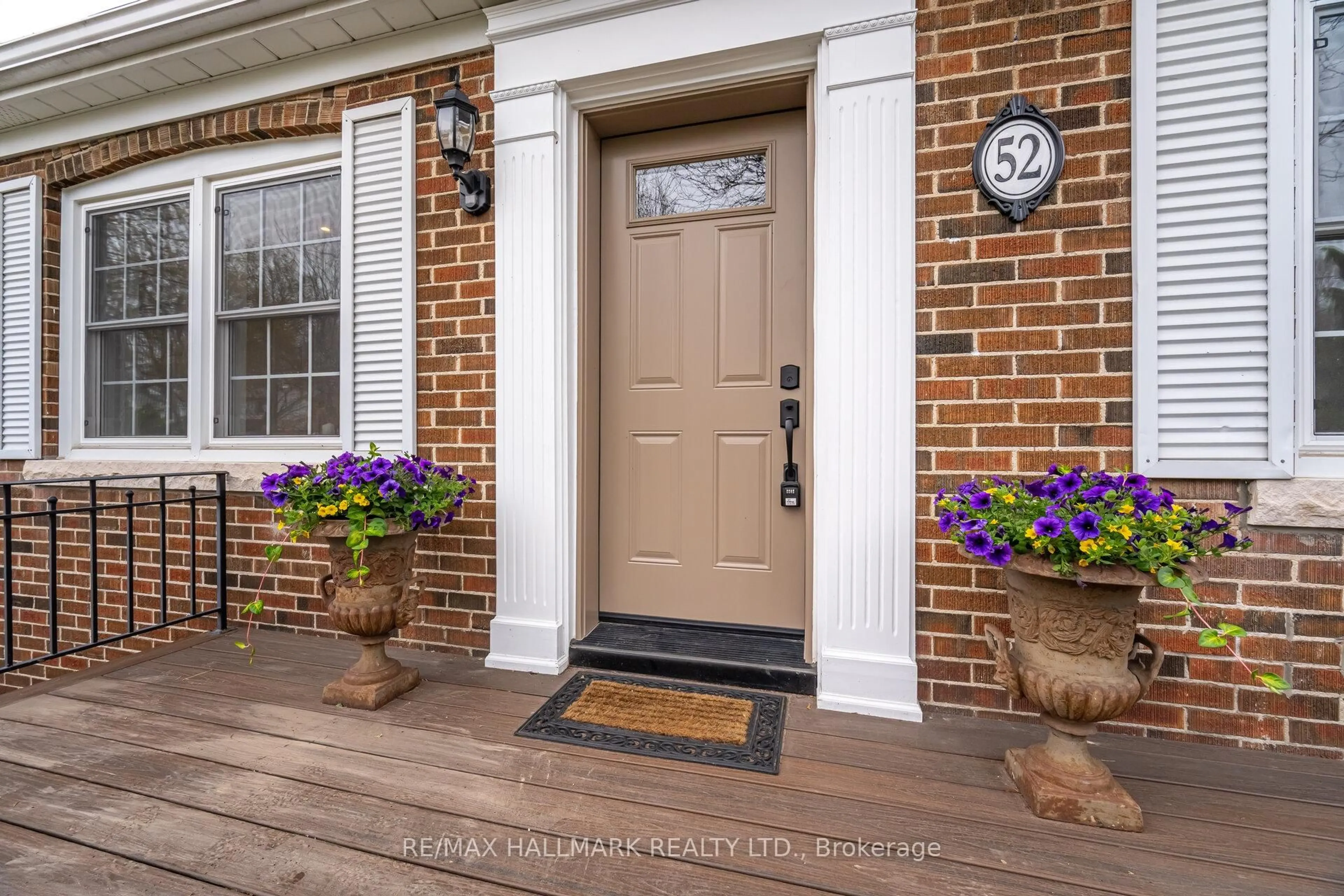 Indoor entryway for 52 Anndale Rd, Toronto Ontario M1N 1C5
