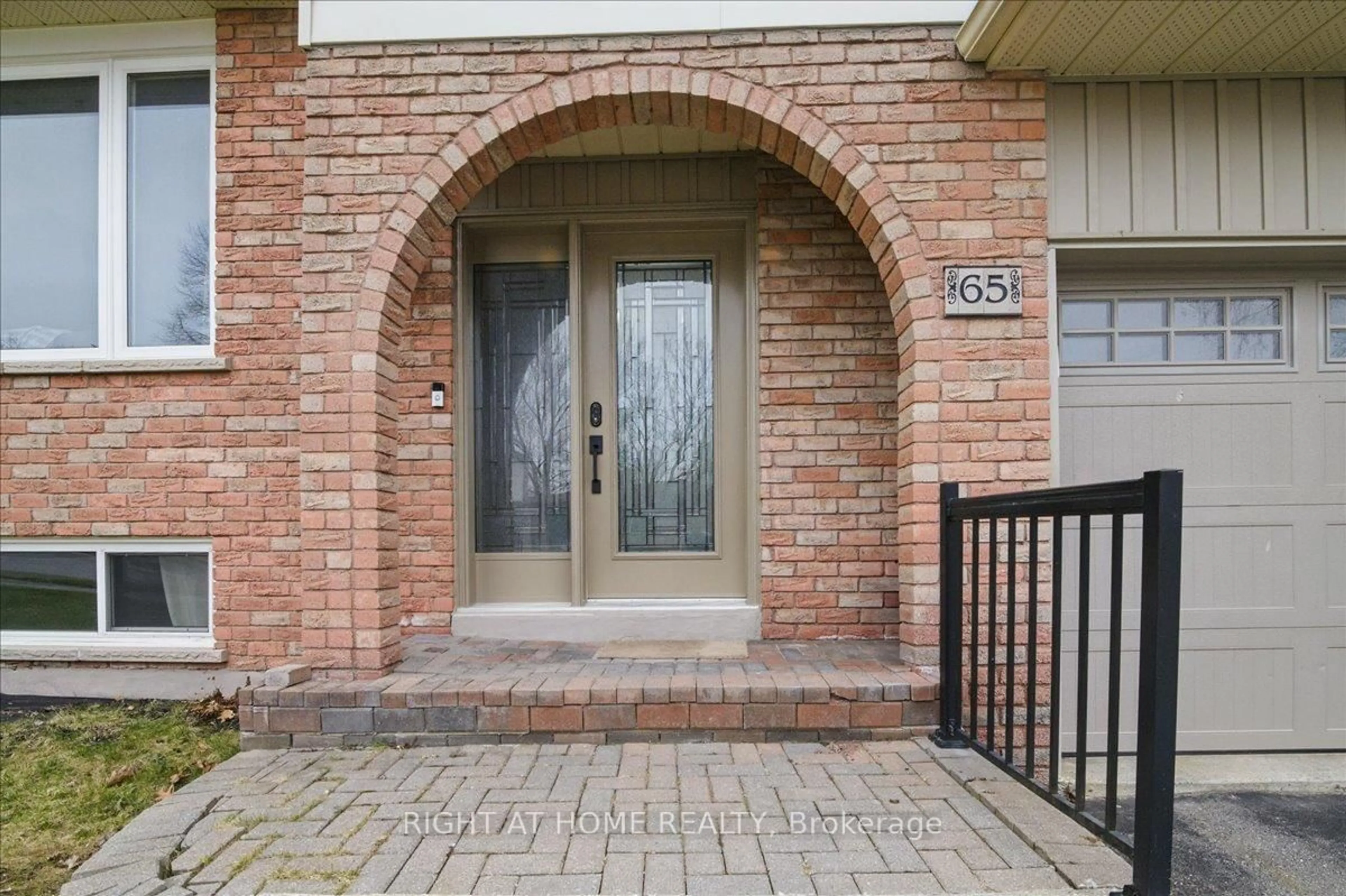 Indoor entryway for 65 Heath Cres, Scugog Ontario L9L 1K9