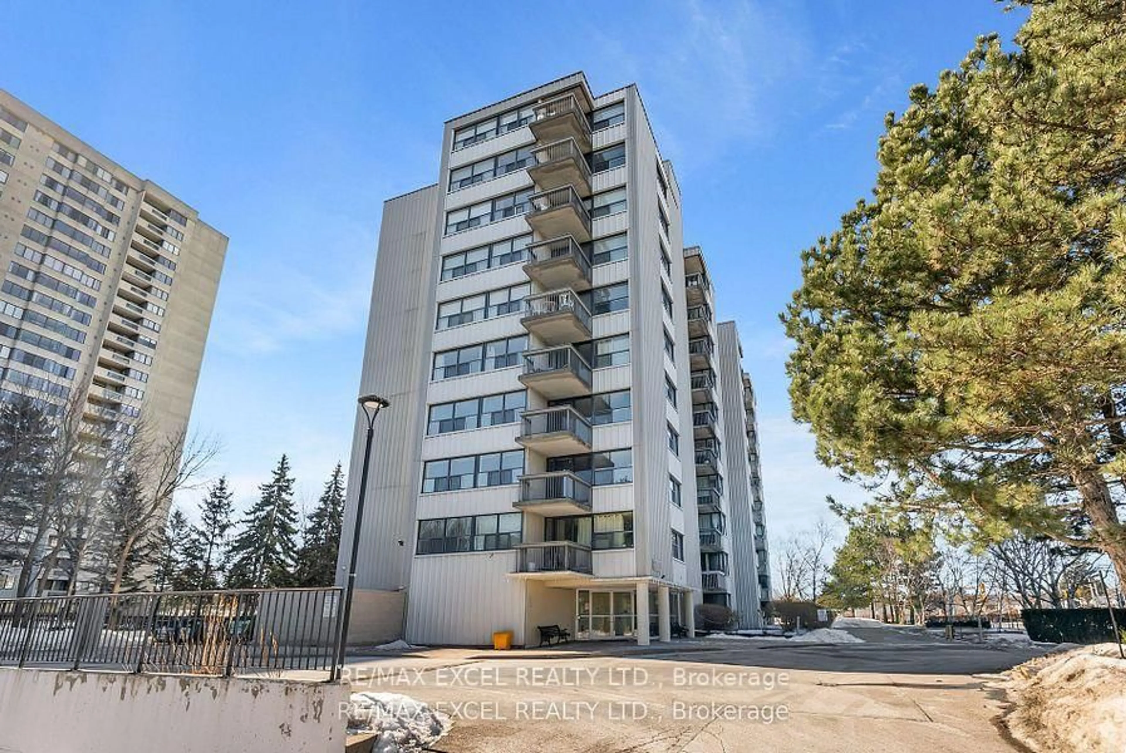 A pic from outside/outdoor area/front of a property/back of a property/a pic from drone, building for 2500 Bridletowne Circ #603, Toronto Ontario M1W 2V6