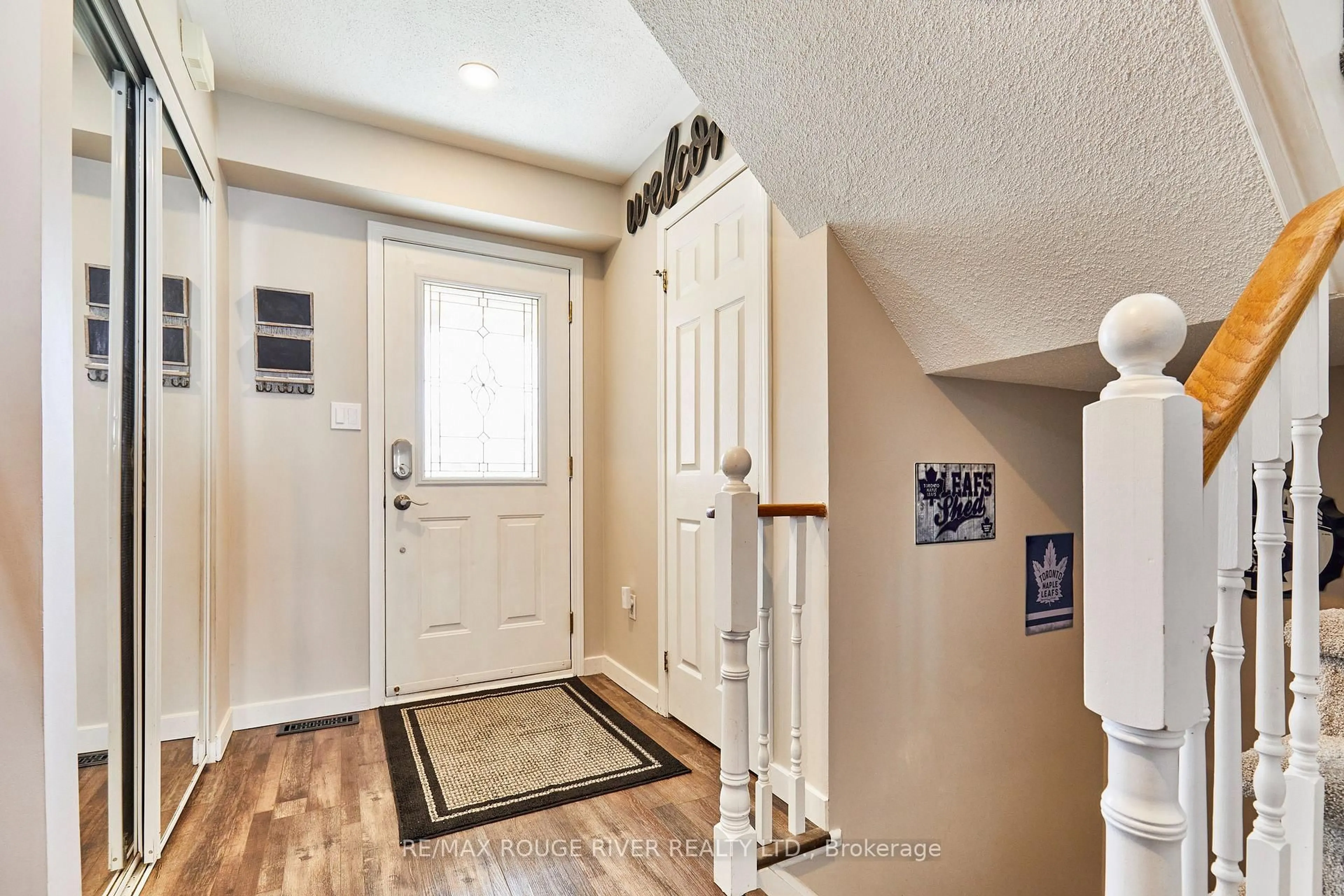 Indoor entryway for 74 Madden Pl, Clarington Ontario L1C 5K3