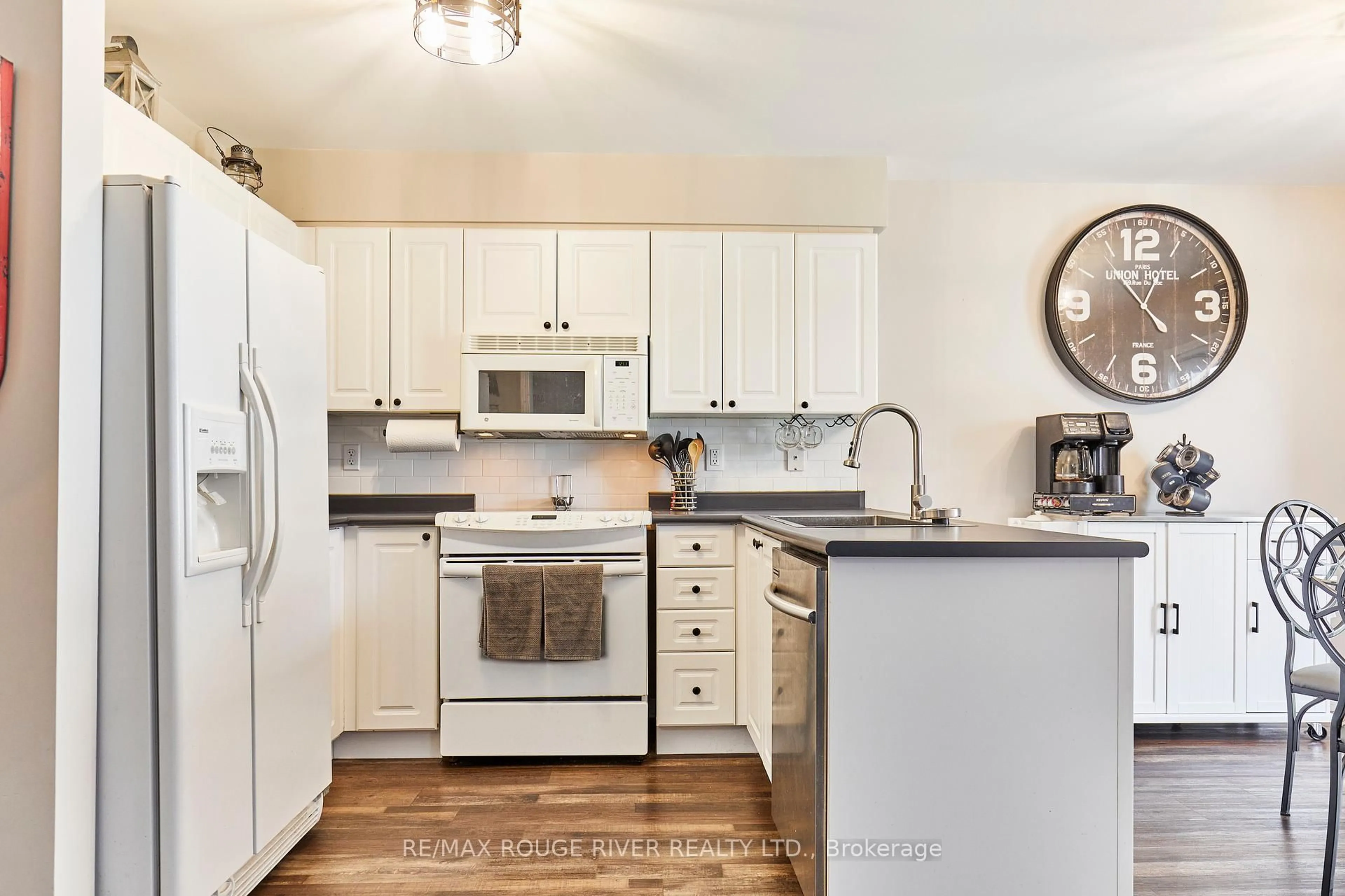 Standard kitchen, unknown for 74 Madden Pl, Clarington Ontario L1C 5K3