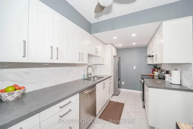 Additional property image - 121 Ling Rd Unit 904