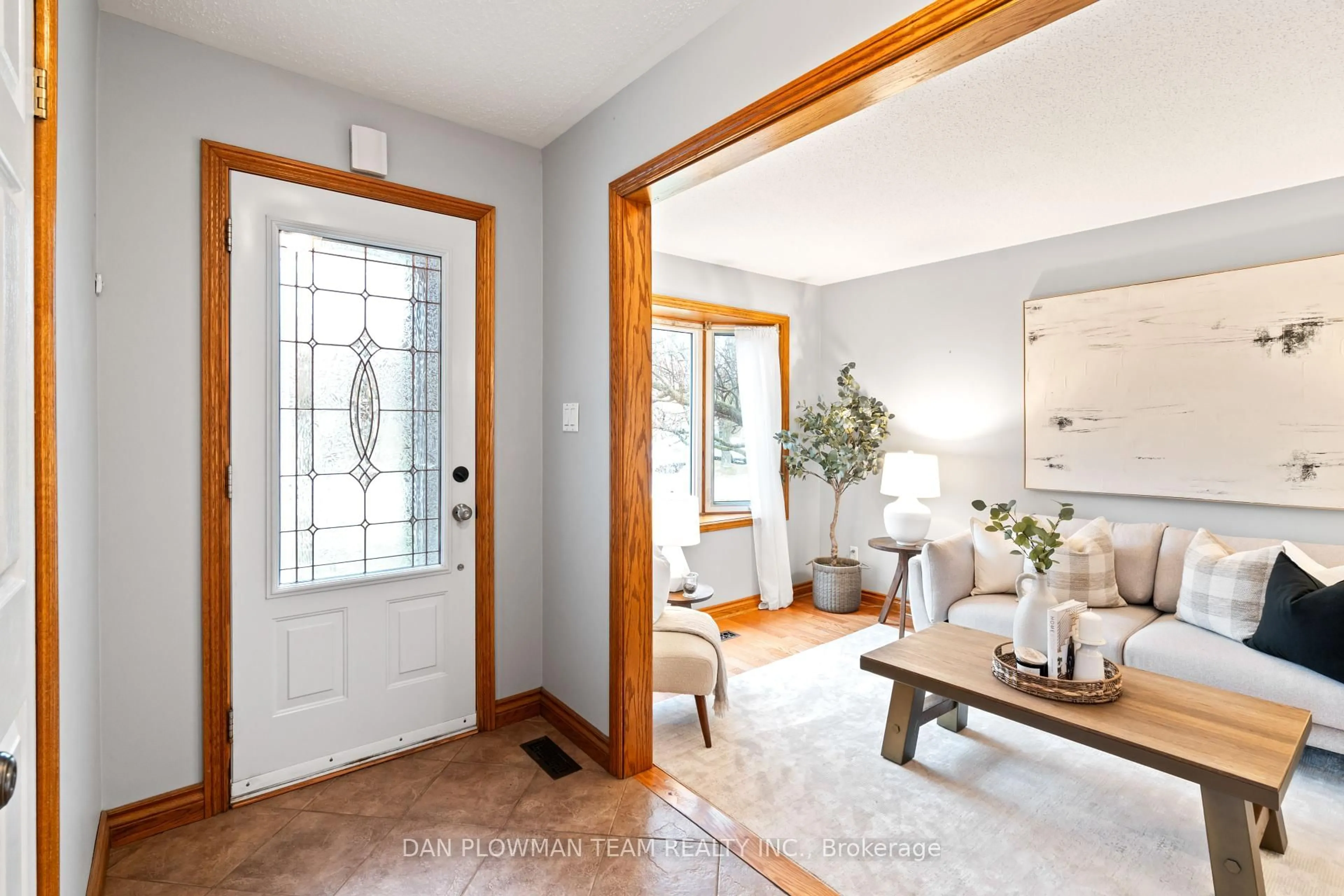 Indoor entryway for 12 Vanessa Pl, Whitby Ontario L1N 6T3