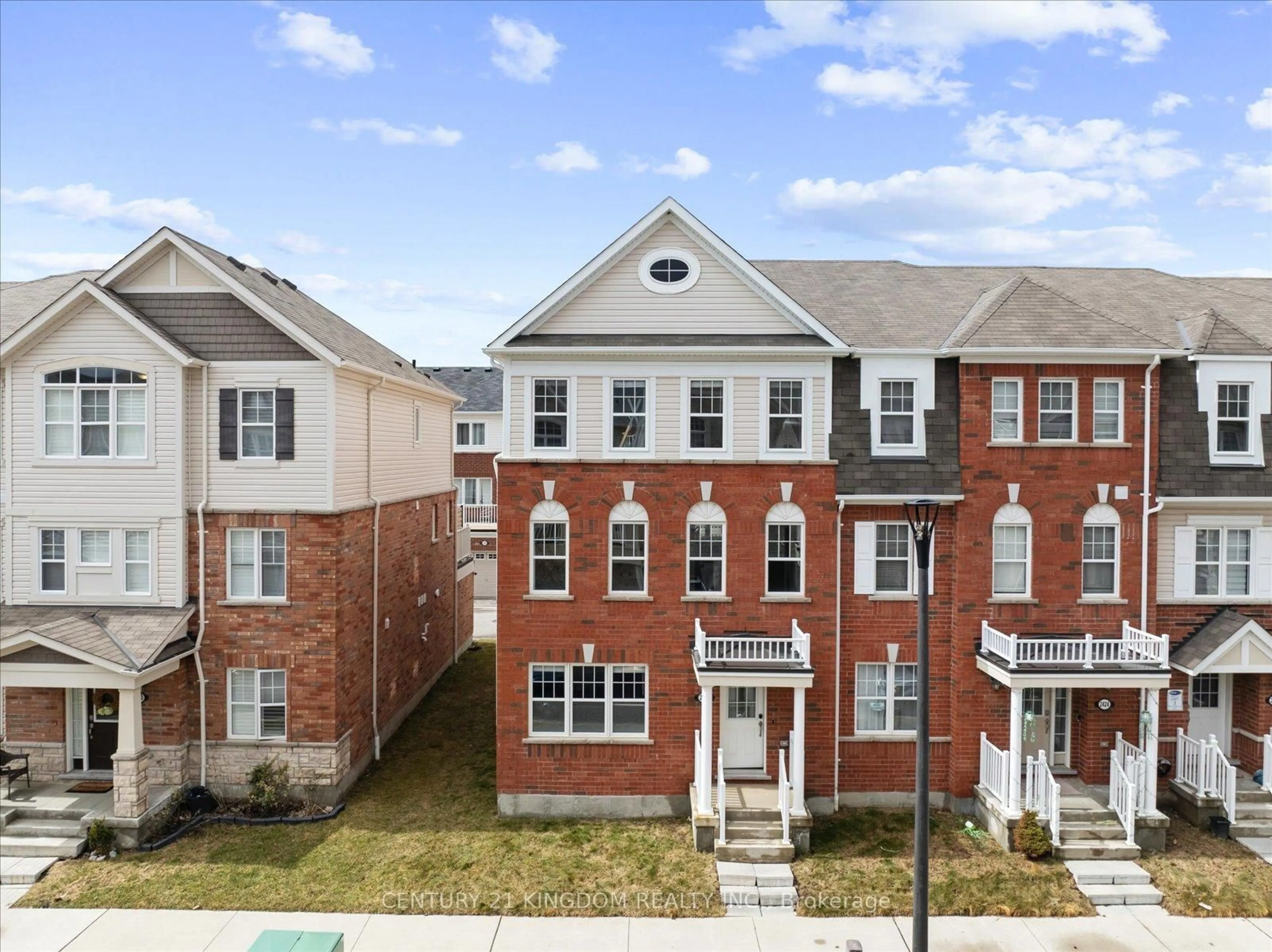 A pic from outside/outdoor area/front of a property/back of a property/a pic from drone, street for 2422 Fall Harvest Cres, Pickering Ontario L1X 0G2
