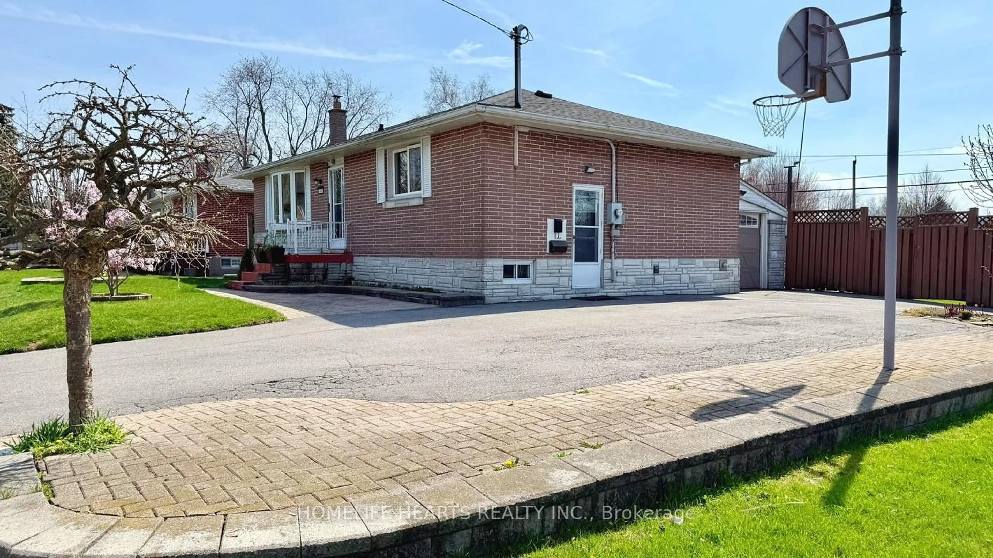 Home with brick exterior material, street for 1442 Lakefield St, Oshawa Ontario L1J 3Z2