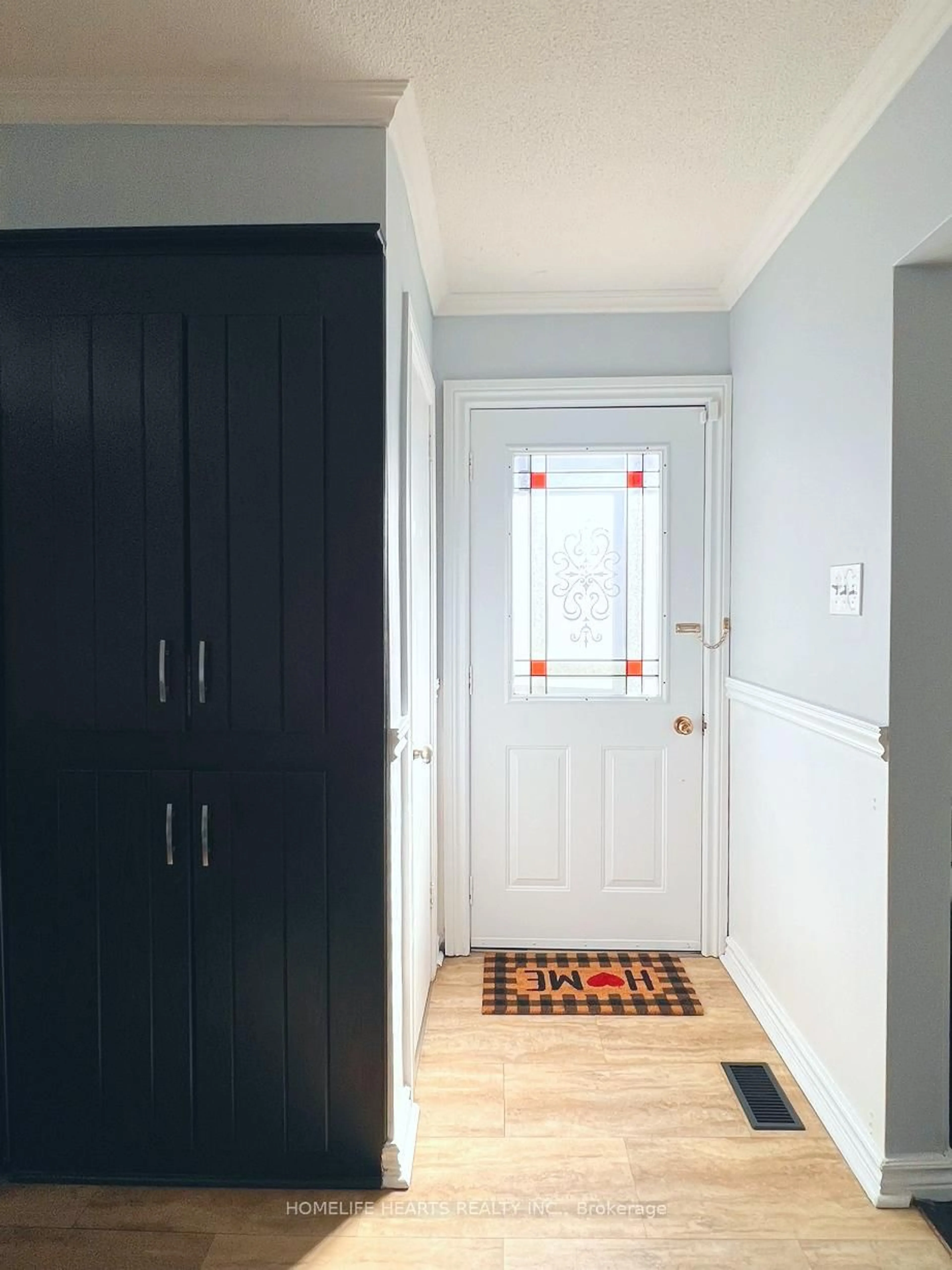 Indoor entryway for 1442 Lakefield St, Oshawa Ontario L1J 3Z2
