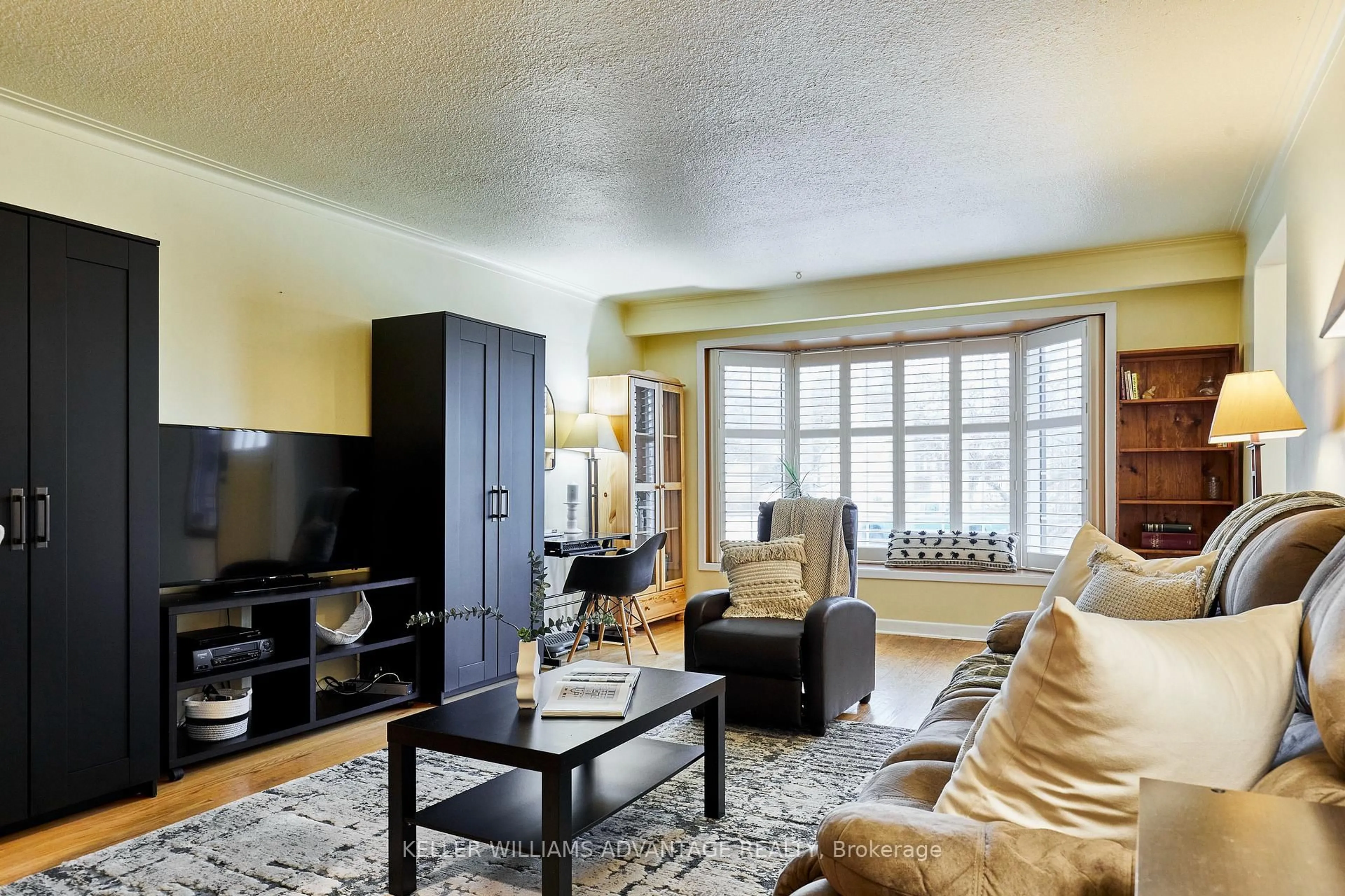 Living room with furniture, unknown for 31 Poplar Rd, Toronto Ontario M1E 1Y9