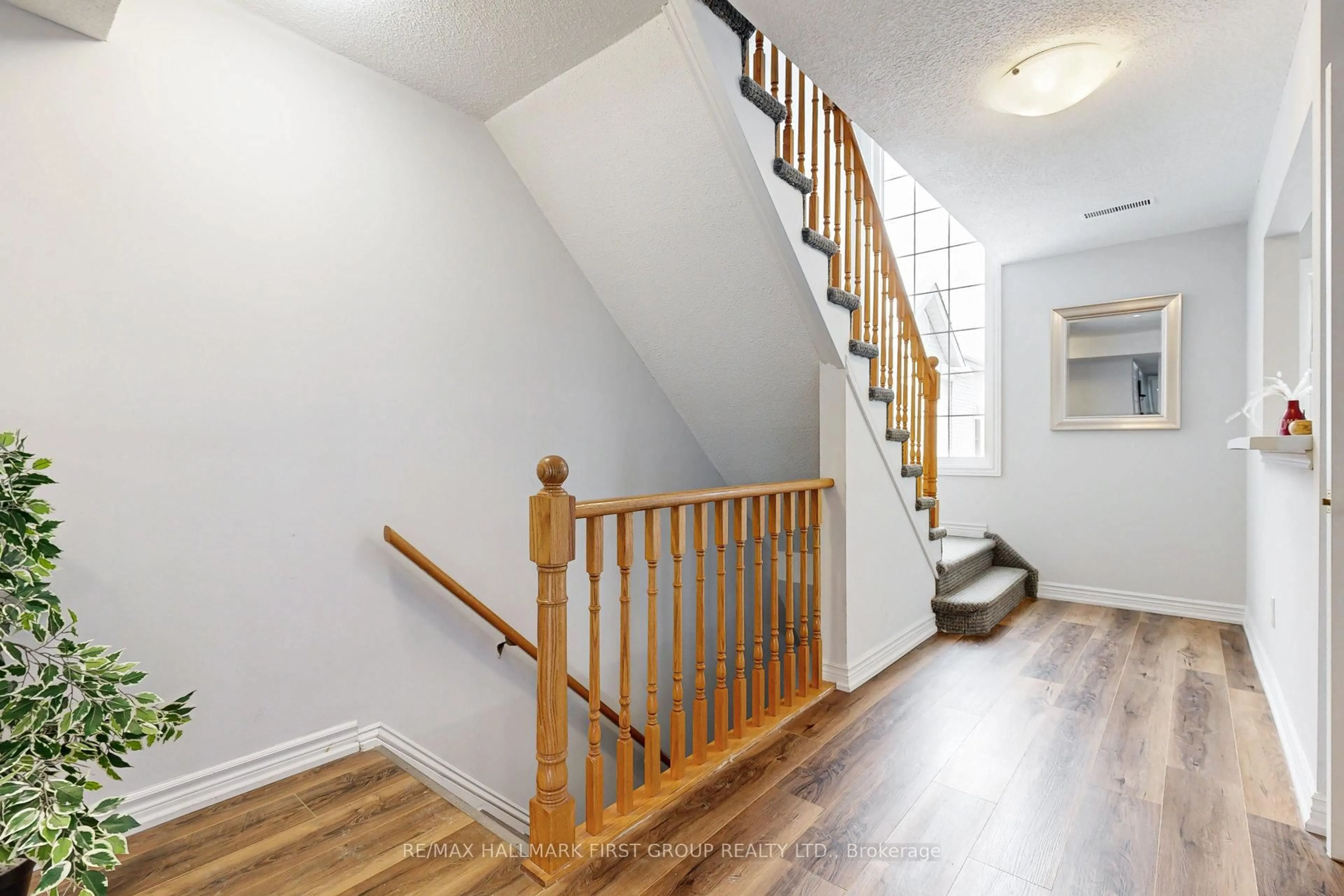 Stairs for 1653 Nash Rd #B-11, Clarington Ontario L1E 1S8