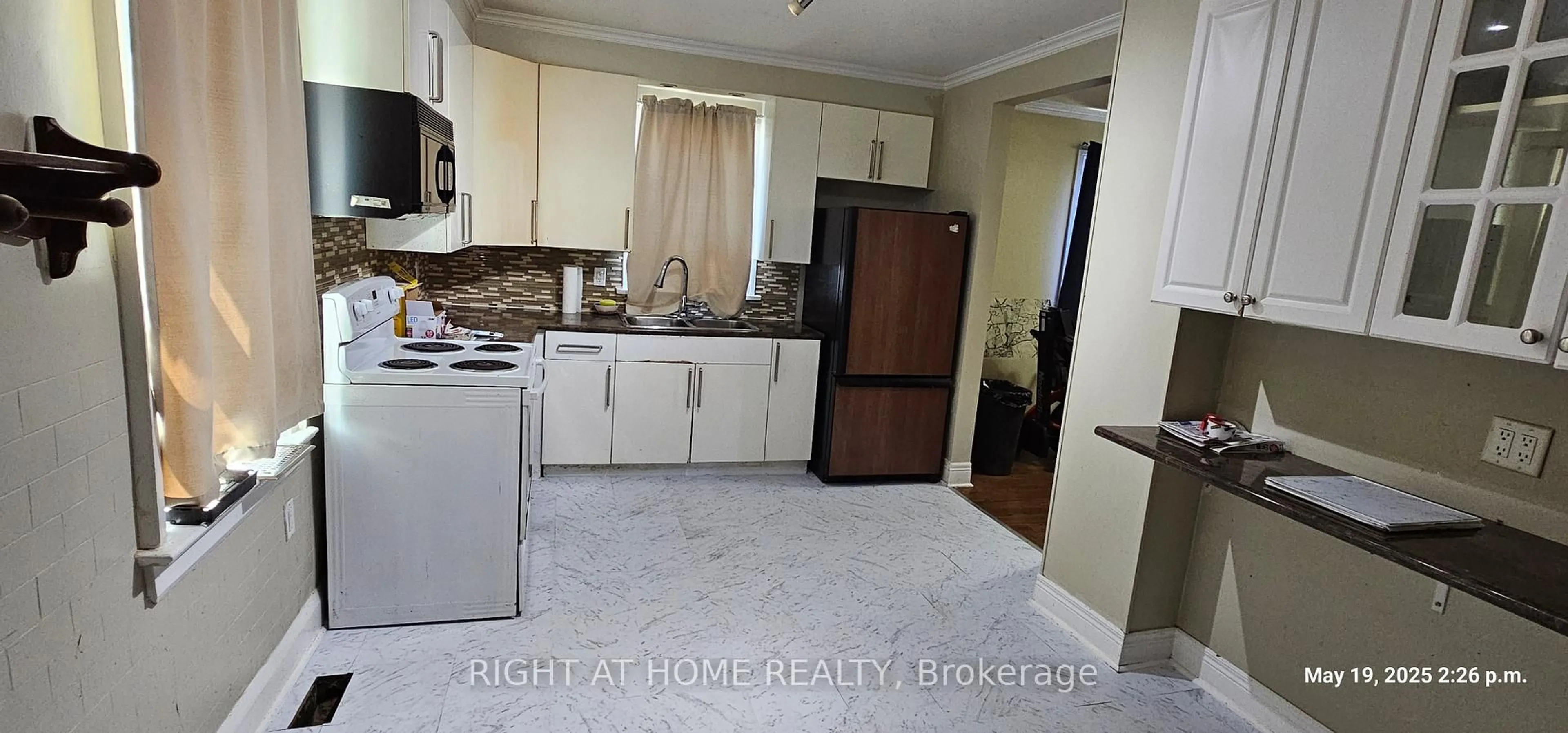 Standard kitchen, unknown for 313 Olive Ave, Oshawa Ontario L1H 2P5
