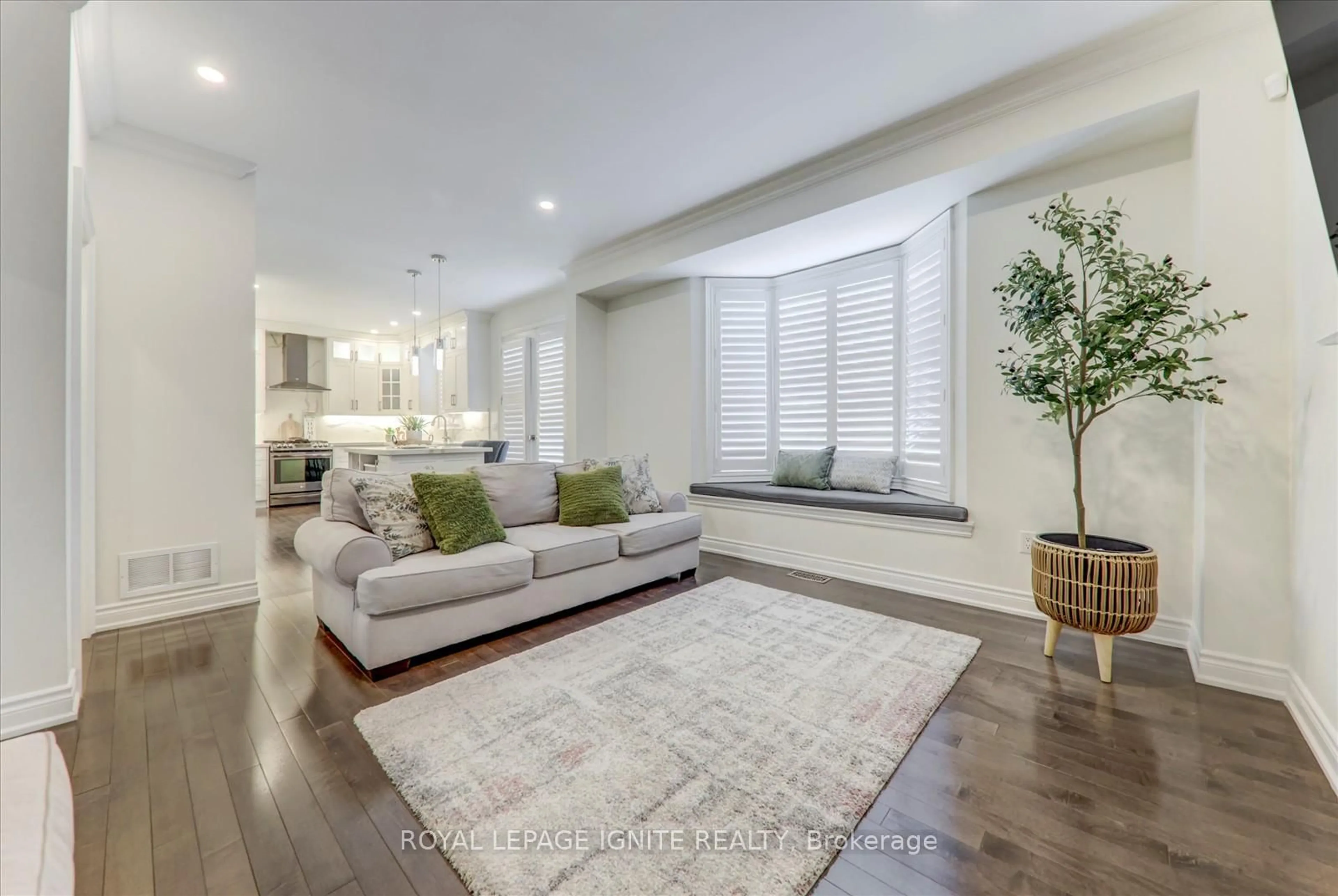 Living room with furniture, unknown for 2362 Pilgrim Sq, Oshawa Ontario L1L 0C2